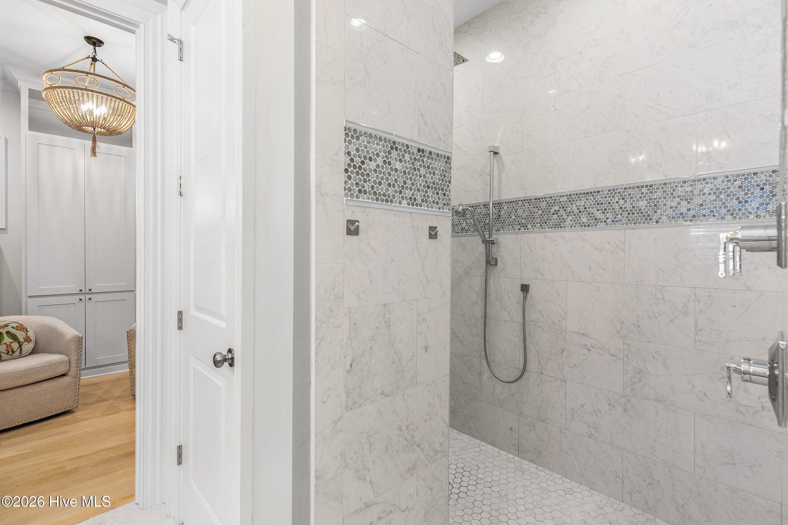 100563719 | Photo 29