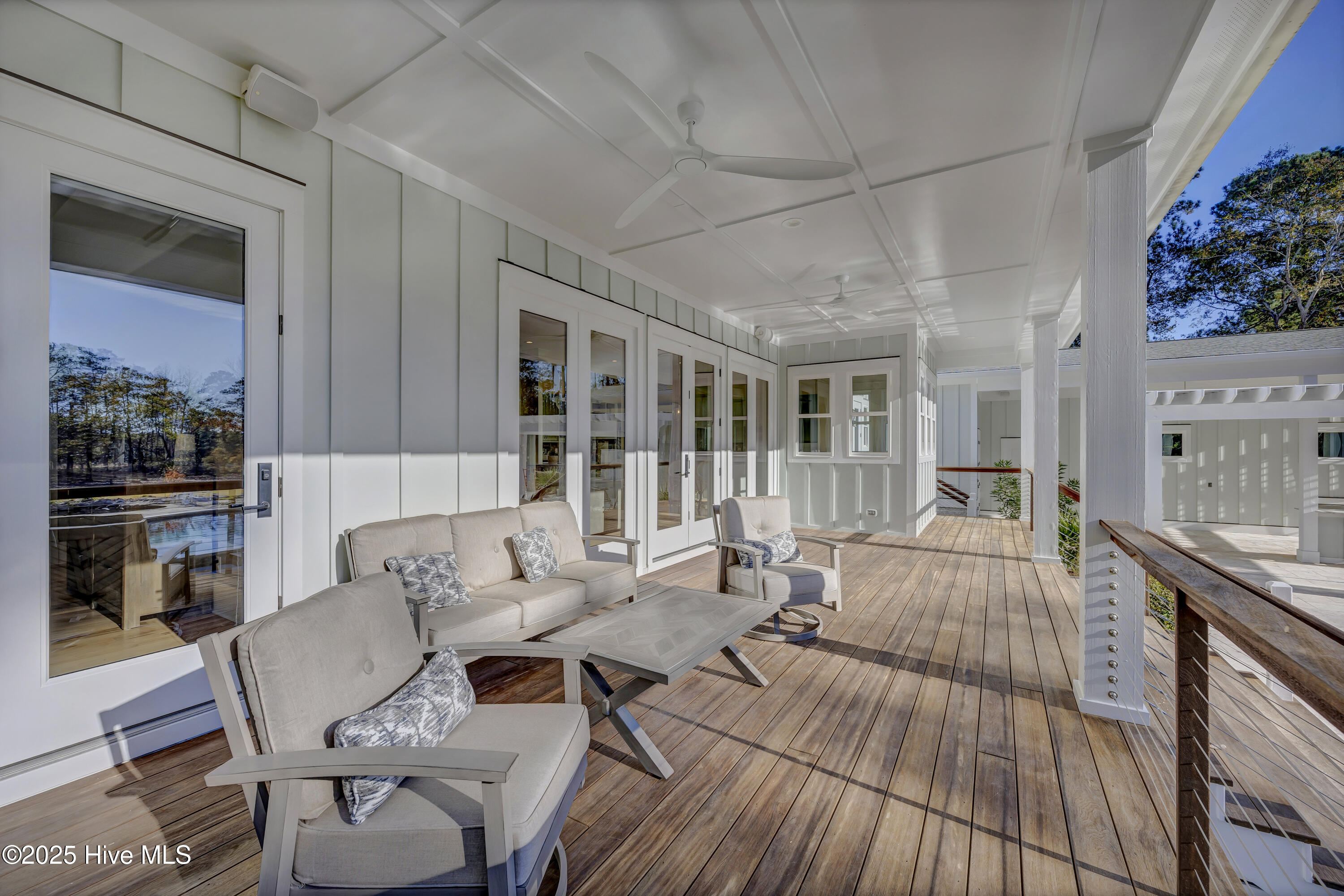 100543149 | Photo 52