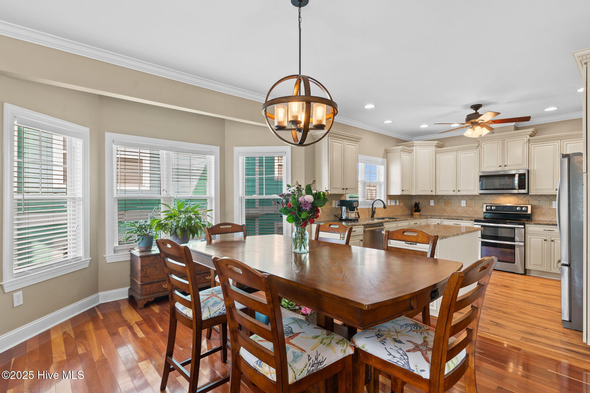 100548558 | Photo 21