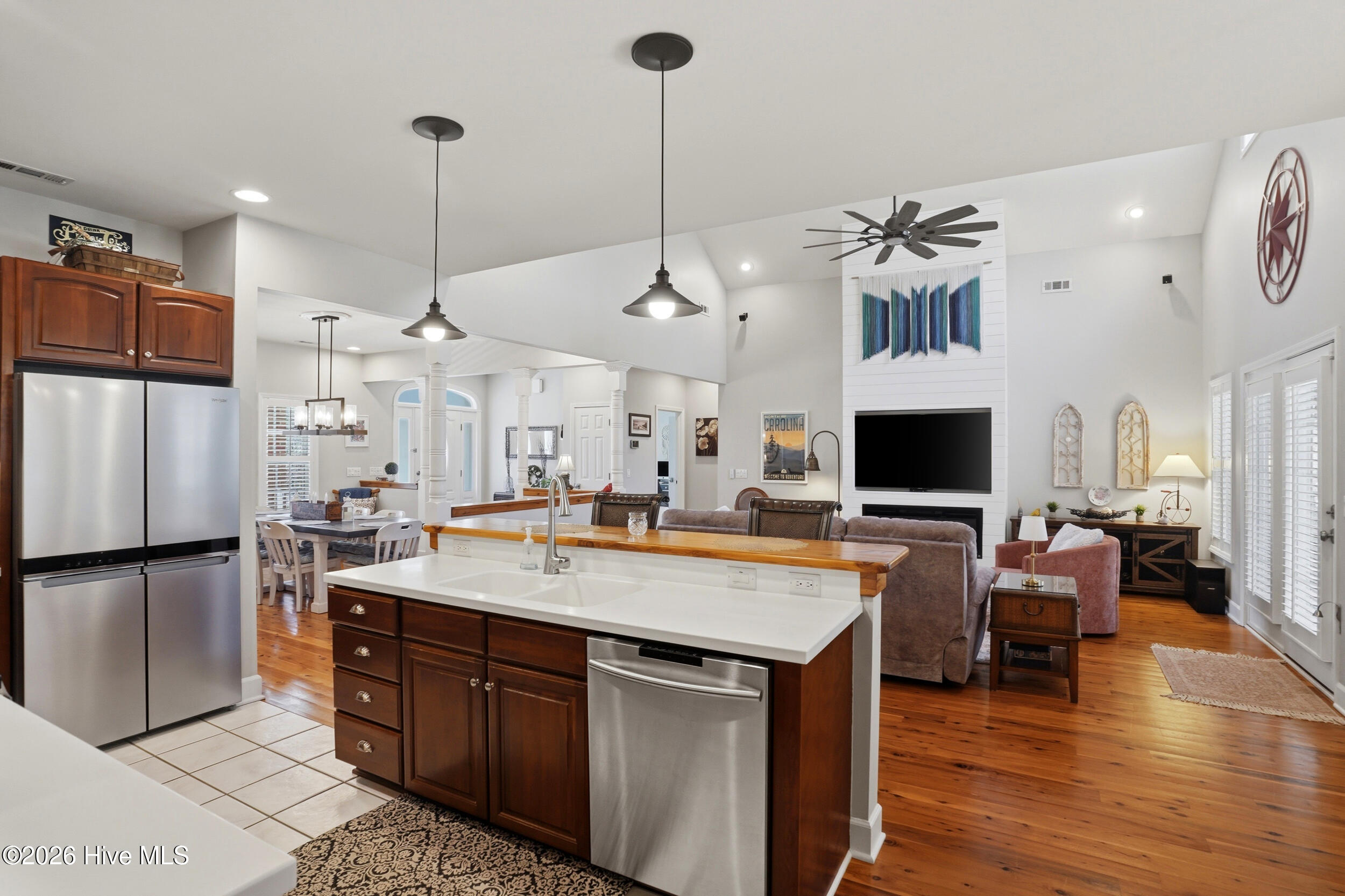 100563300 | Photo 13