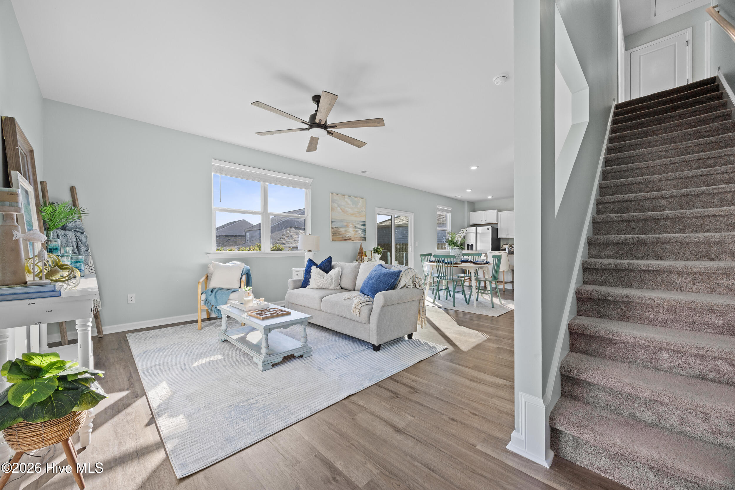 100561836 | Photo 11