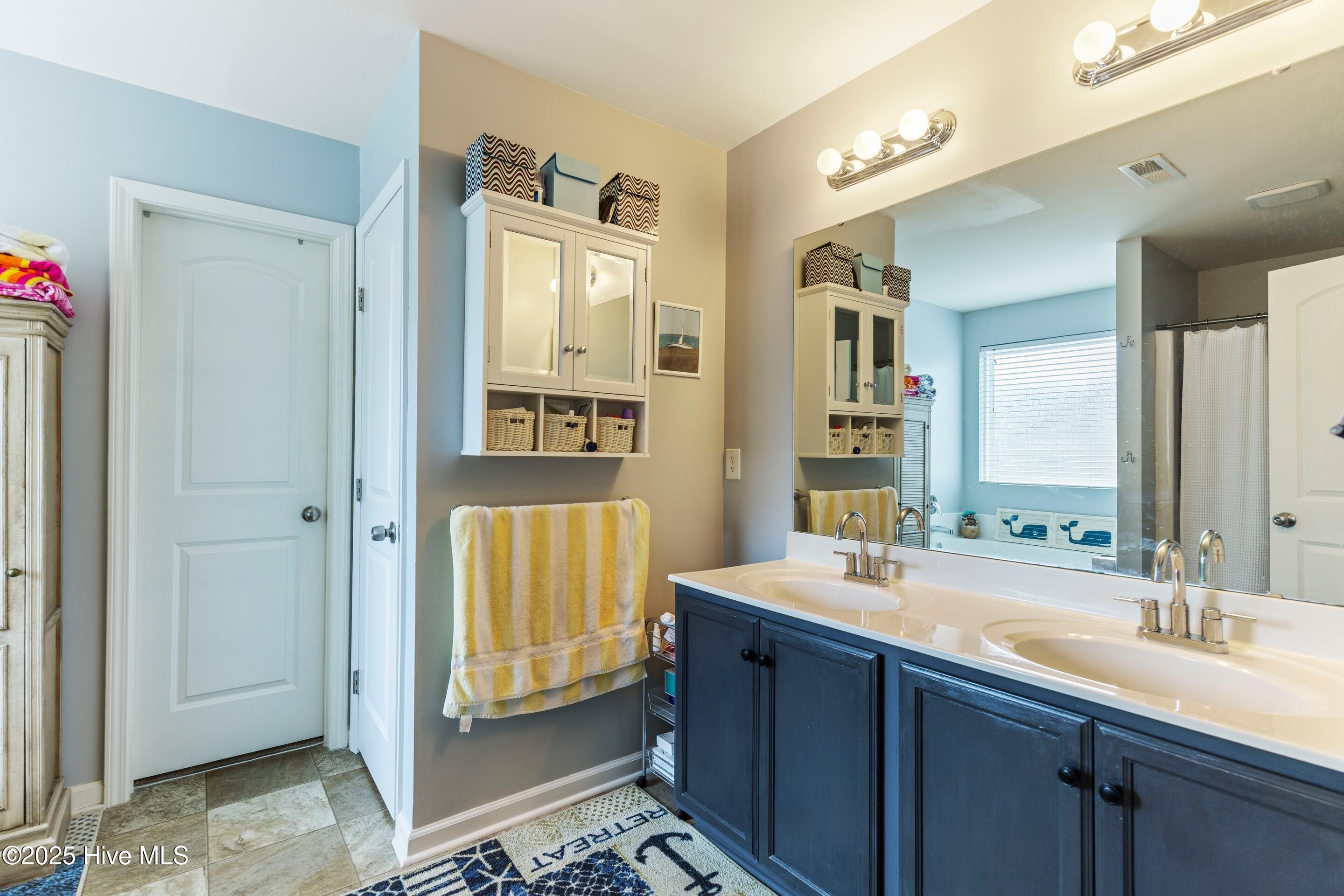 100527651 | Photo 24