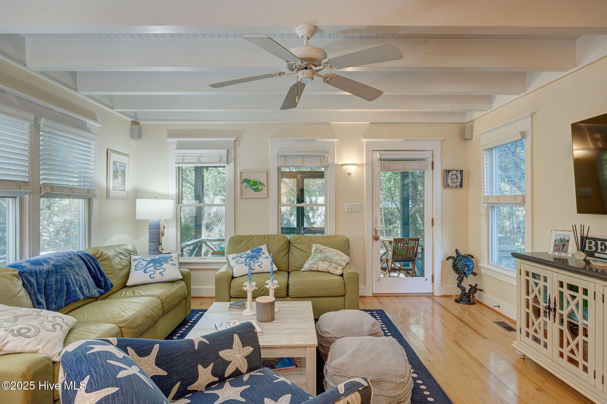 100531577 | Photo 25