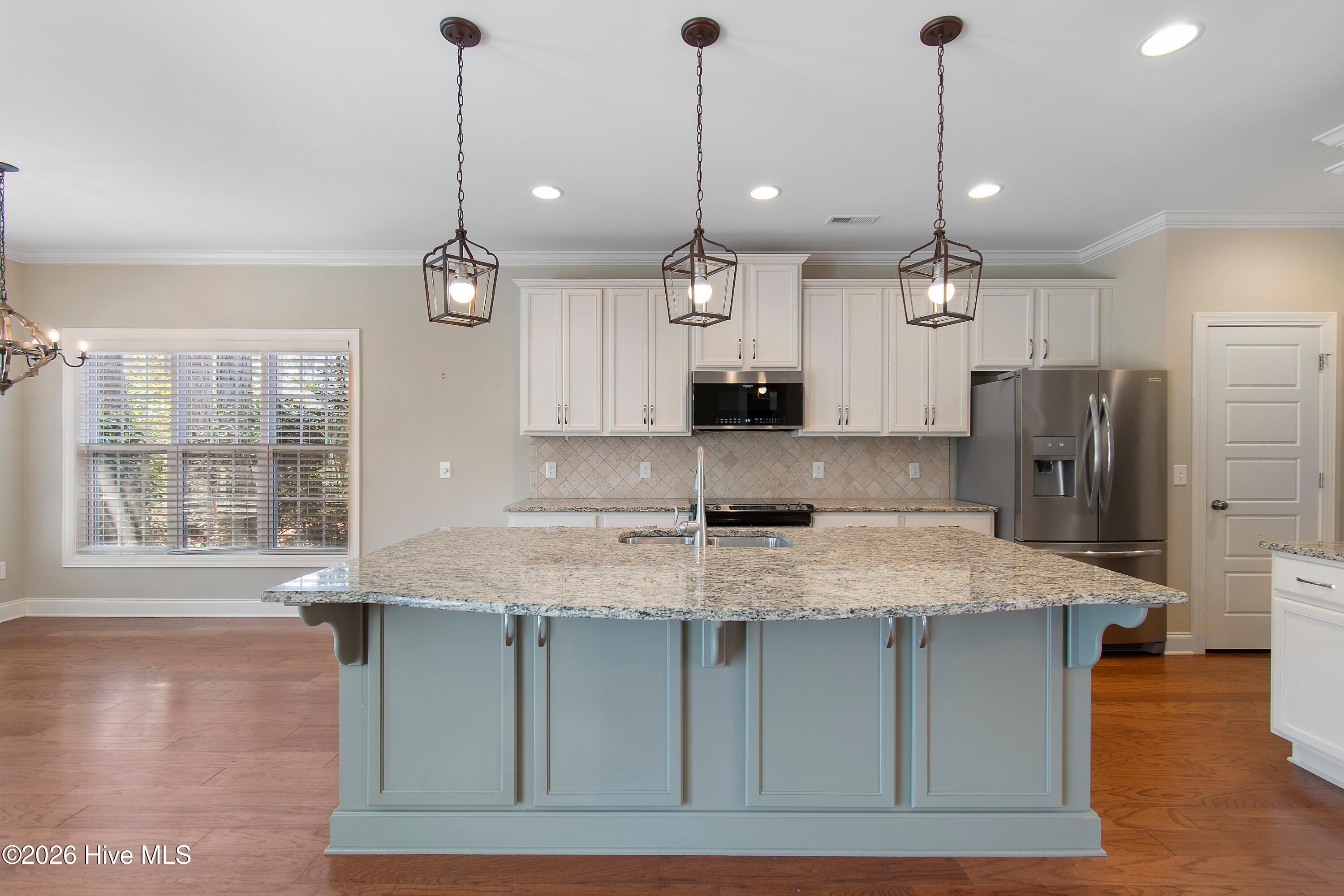 100563713 | Photo 14