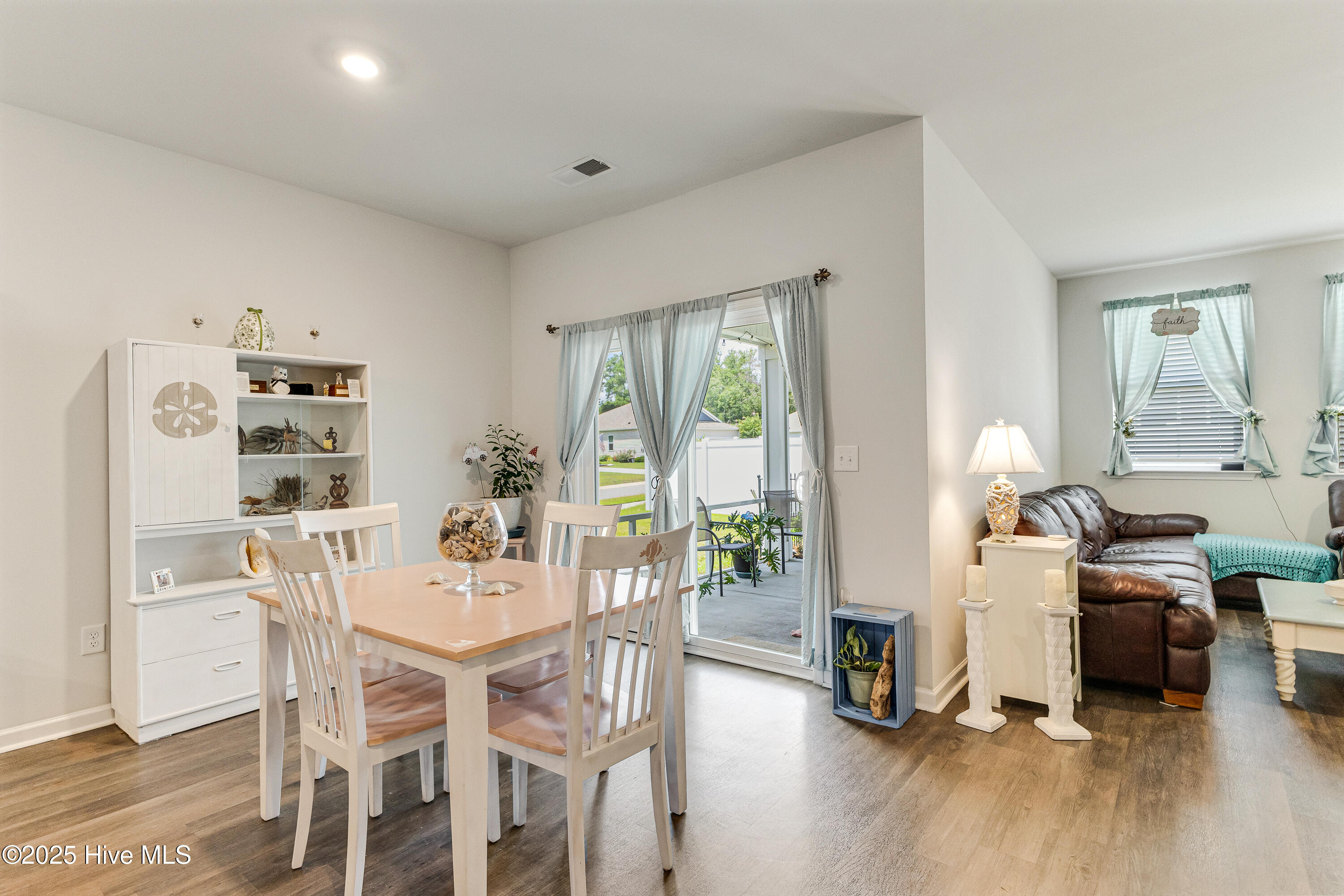 100521011 | Photo 10