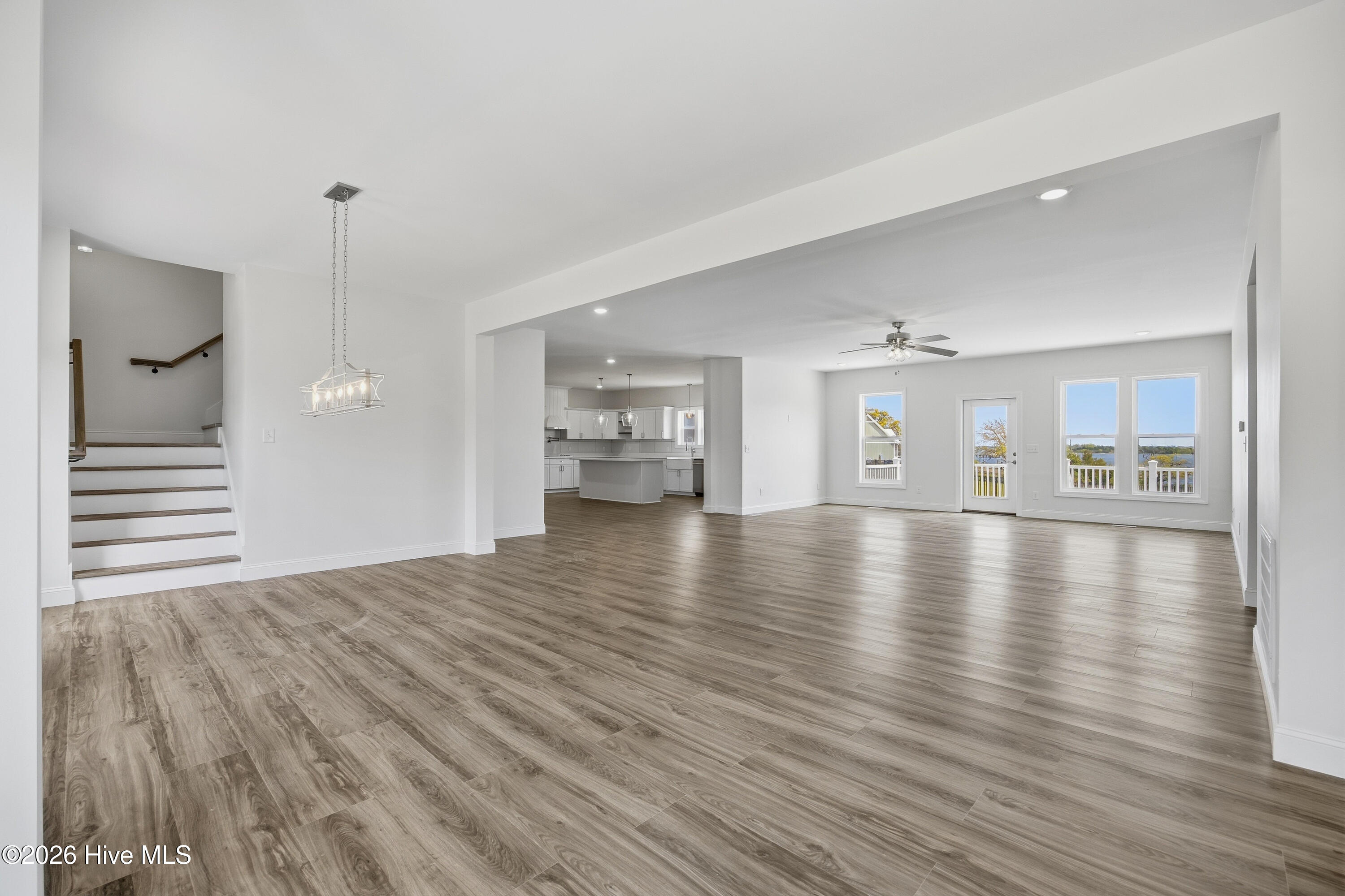 100569941 | Photo 21