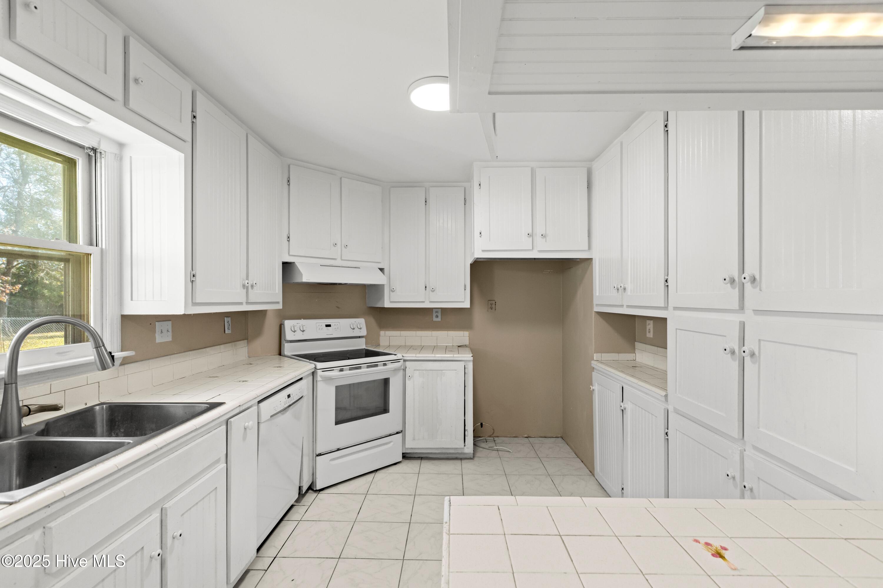 100543446 | Photo 11