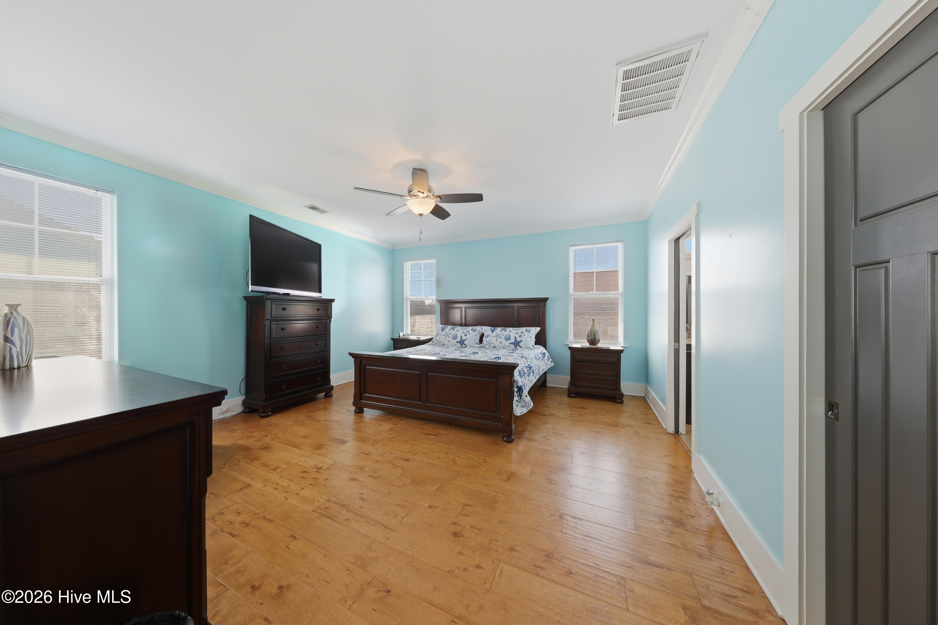 100564294 | Photo 47