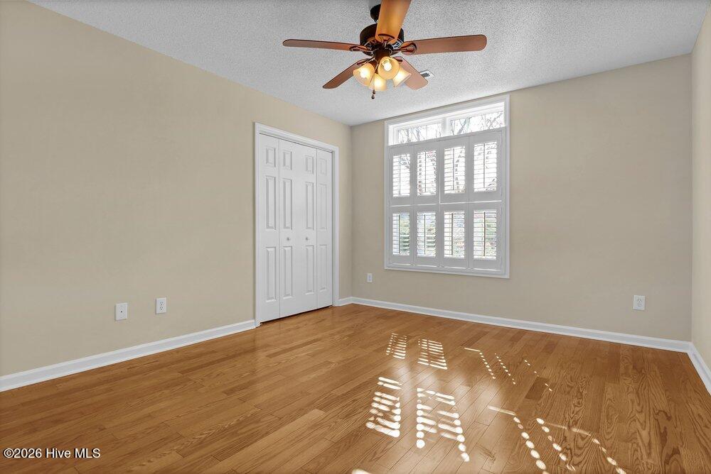 100549483 | Photo 16