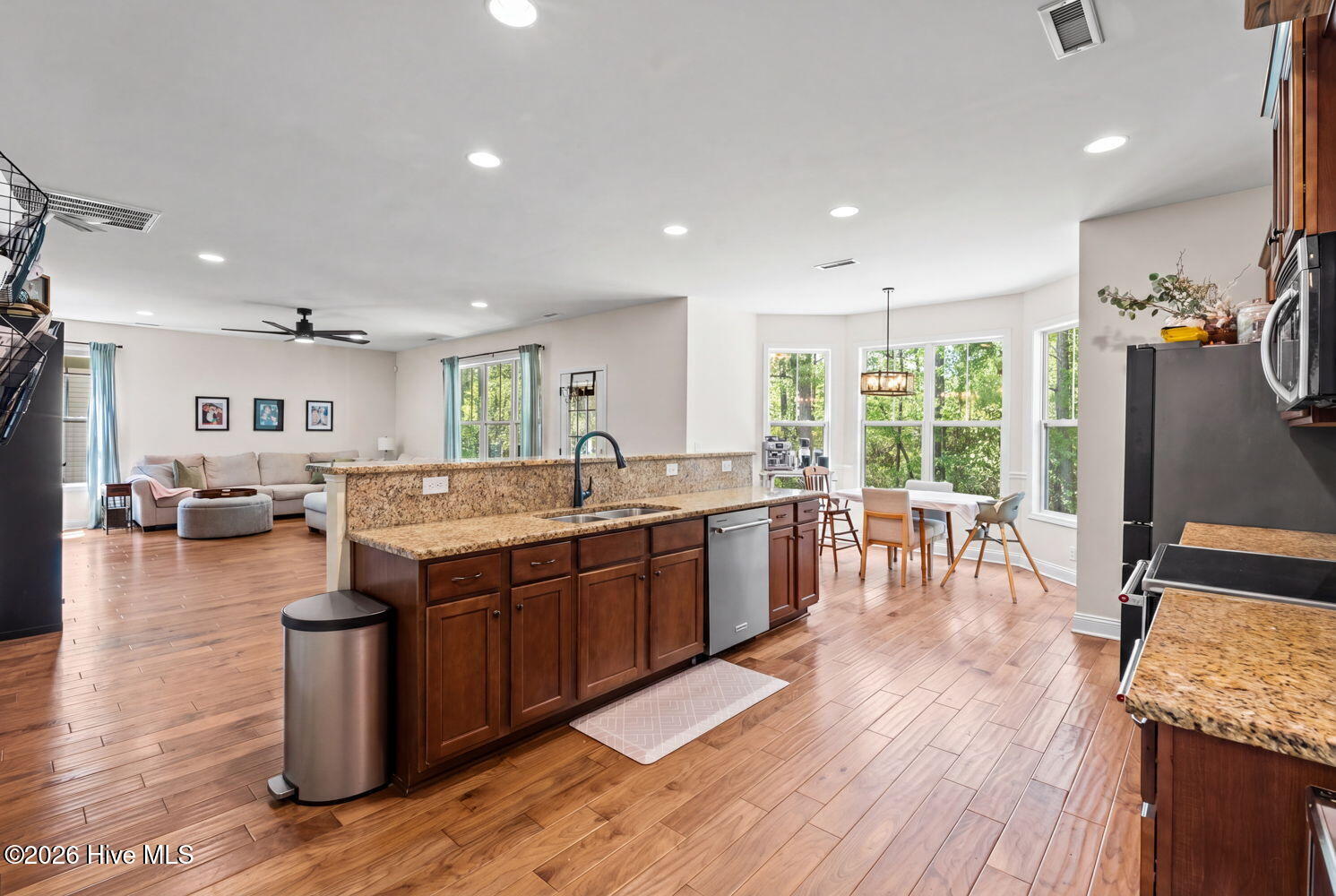 100566892 | Photo 19