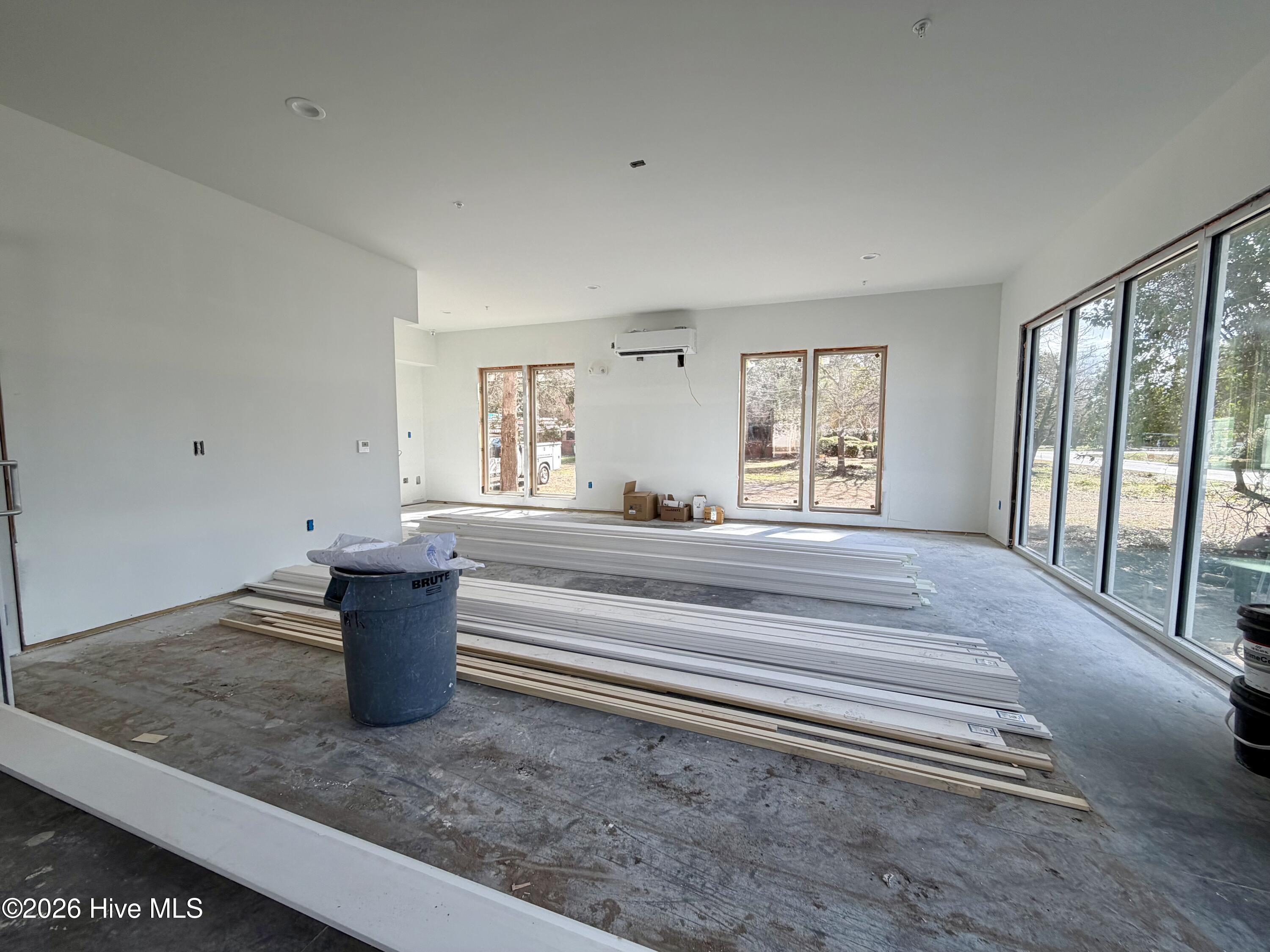 100561138 | Photo 12