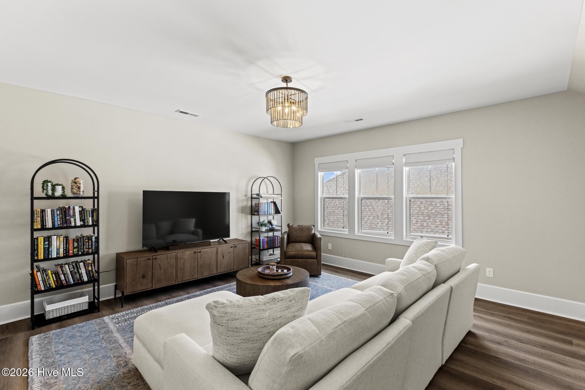 100561204 | Photo 49