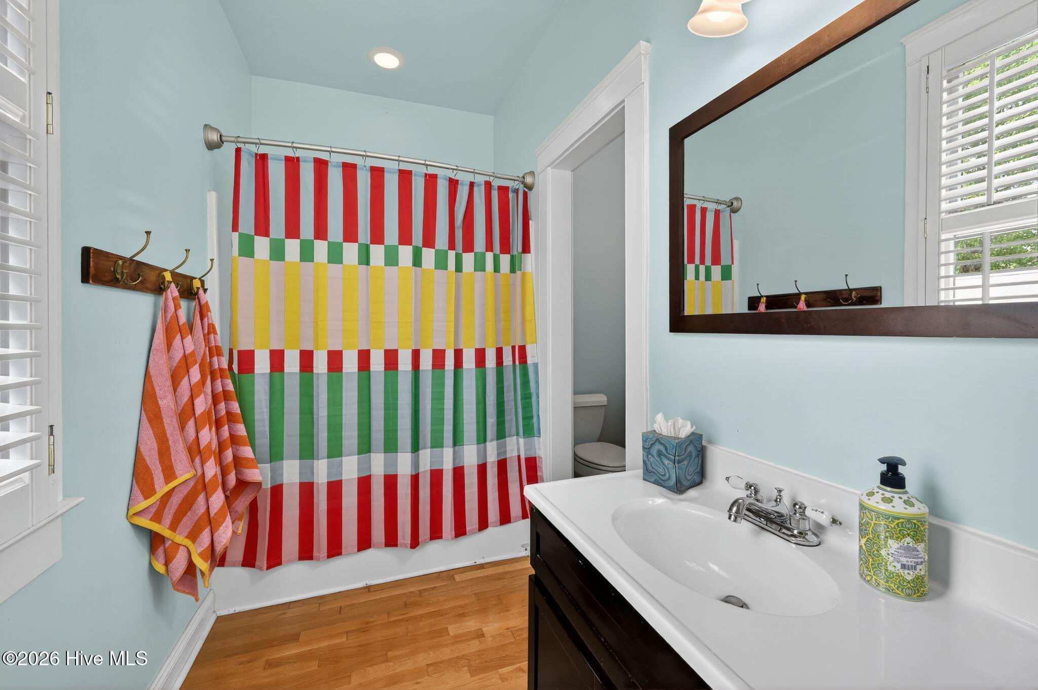 100569921 | Photo 33