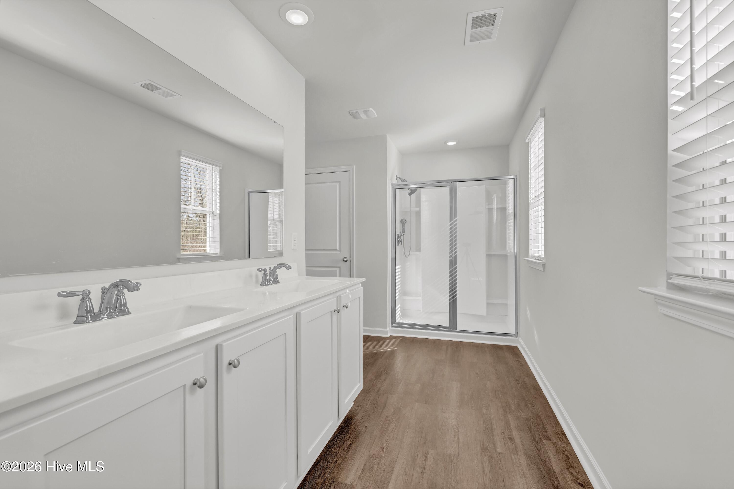 100549338 | Photo 20