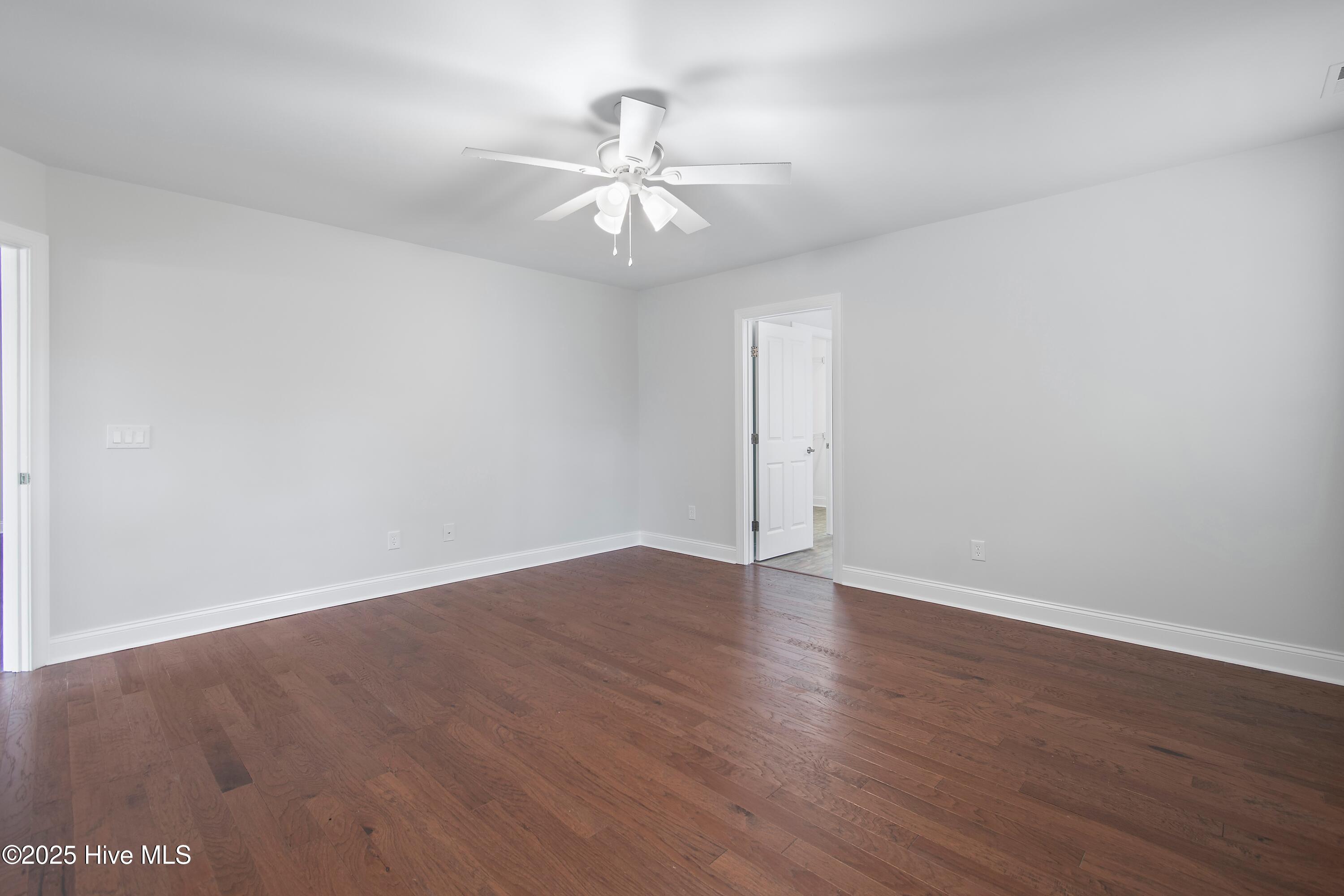 100527568 | Photo 18