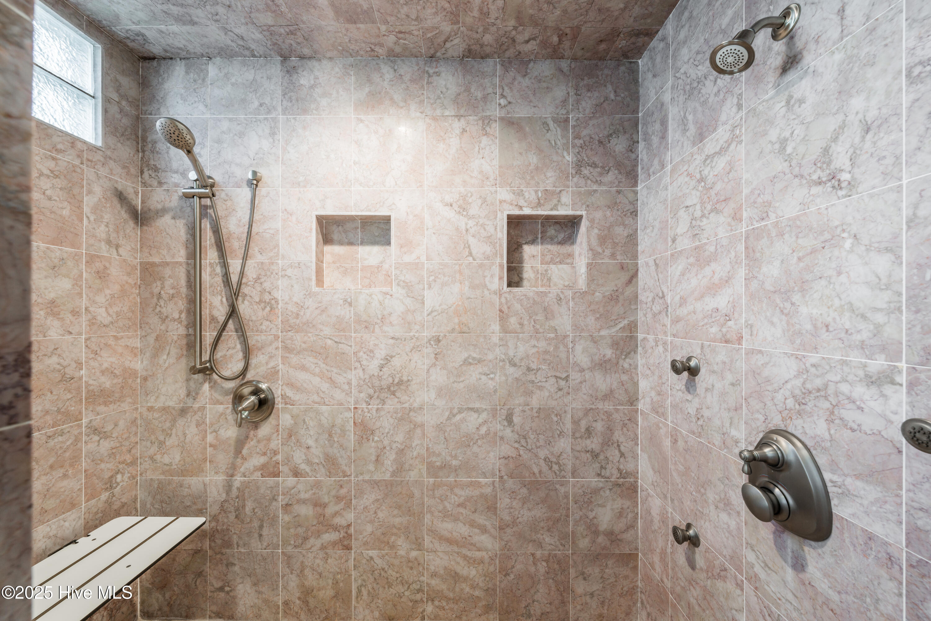 100506223 | Photo 36