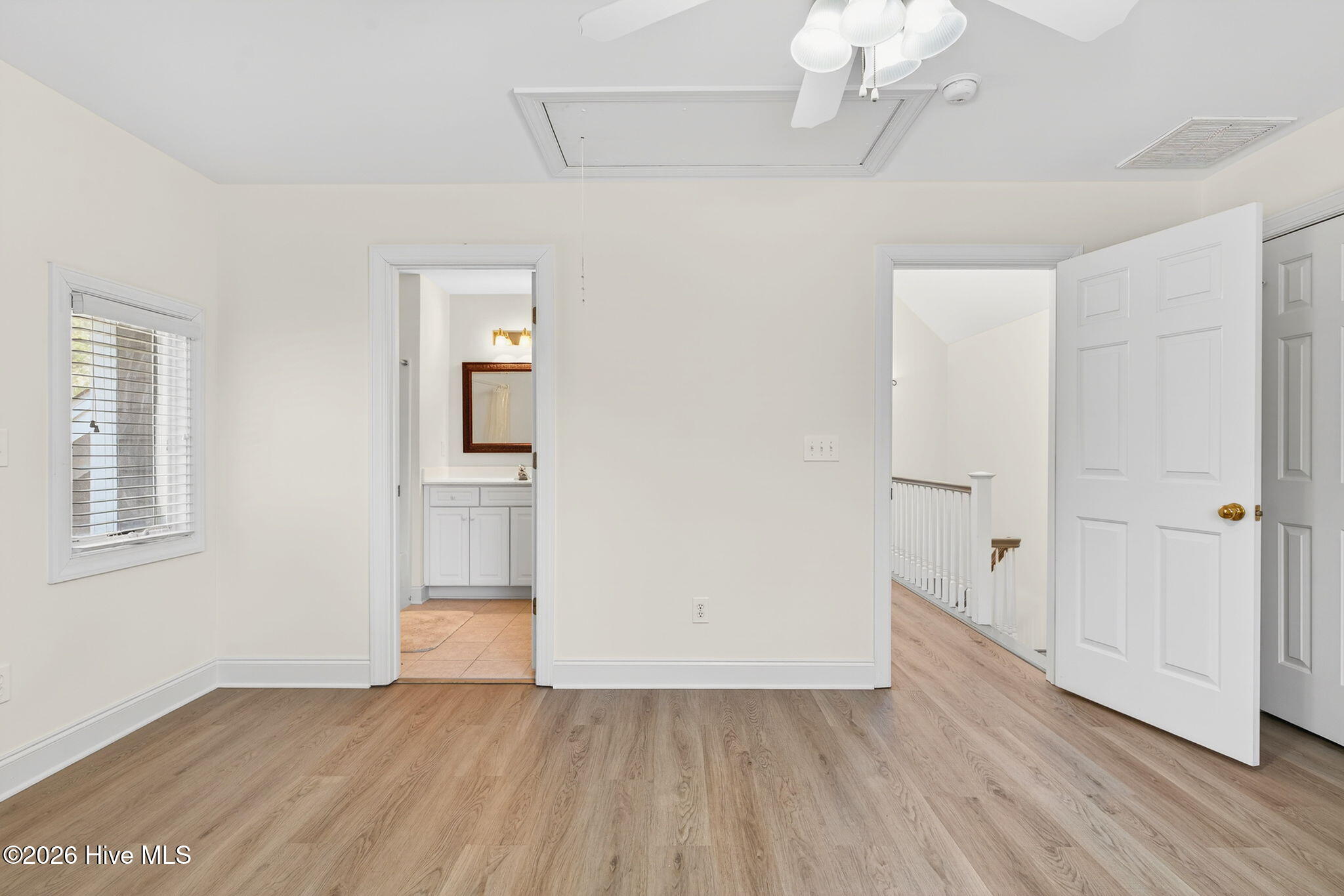 100553475 | Photo 40