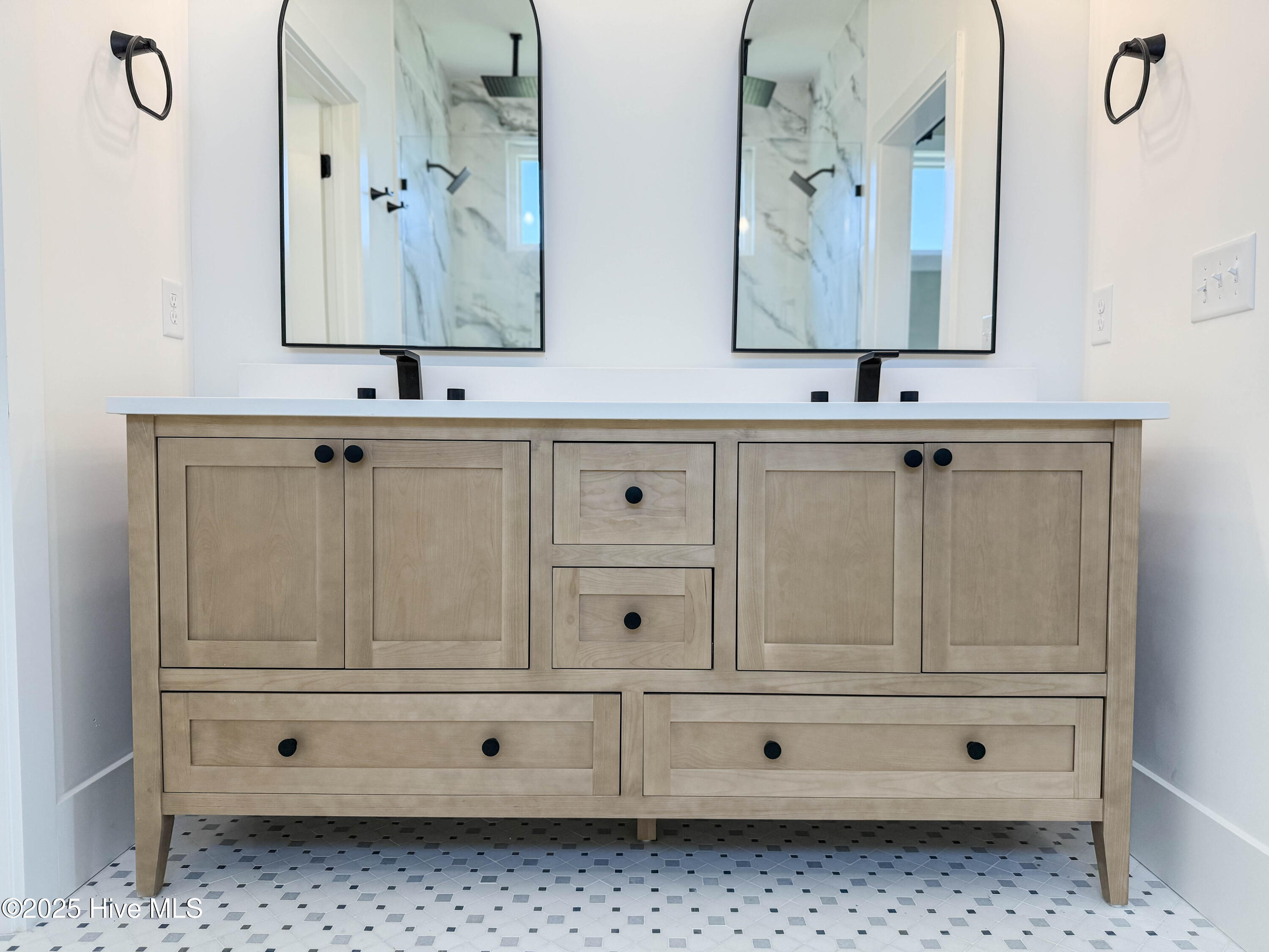 100539536 | Photo 36