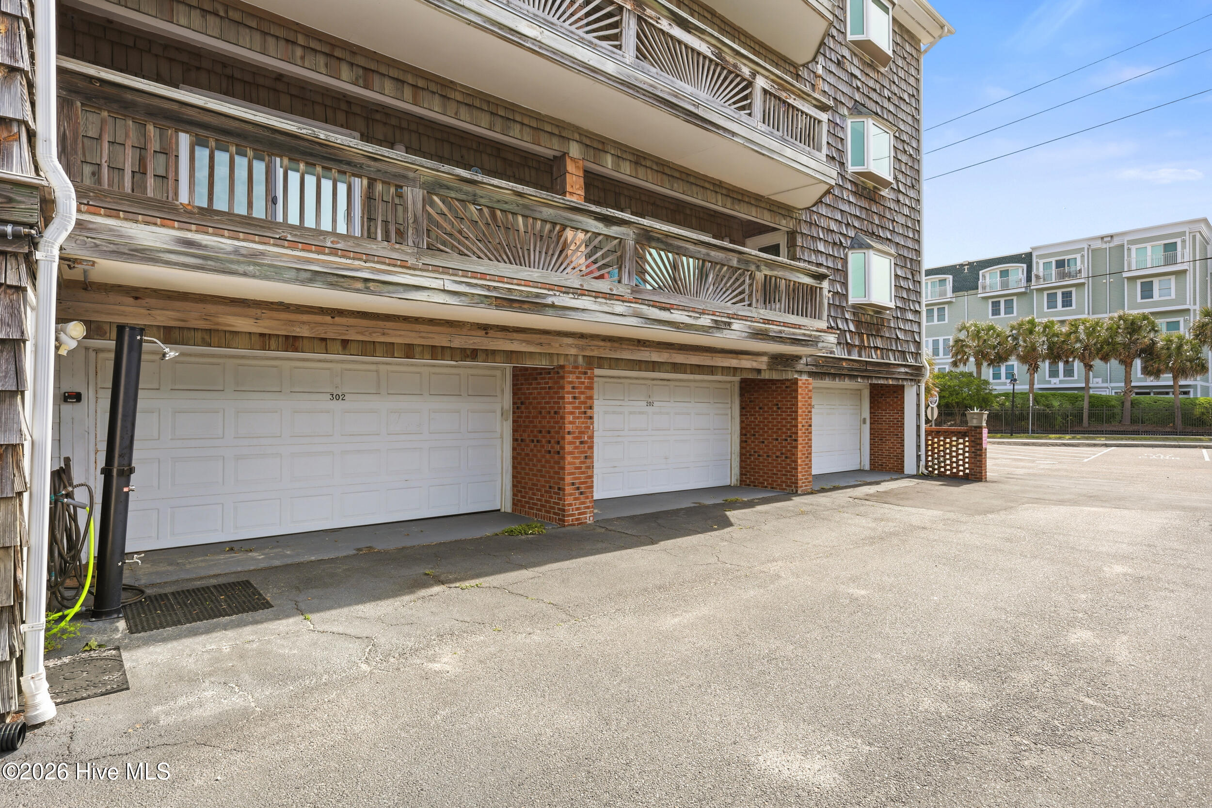 100569323 | Photo 30