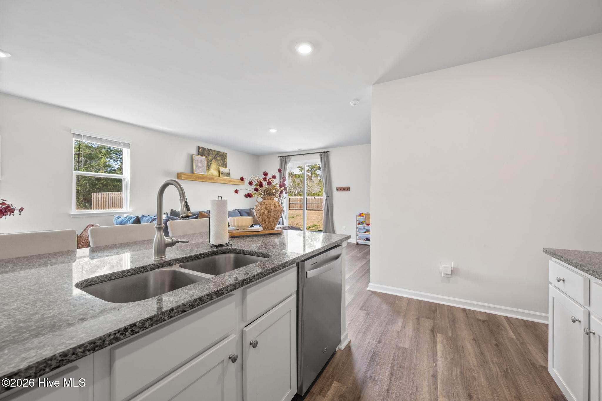 100559787 | Photo 11