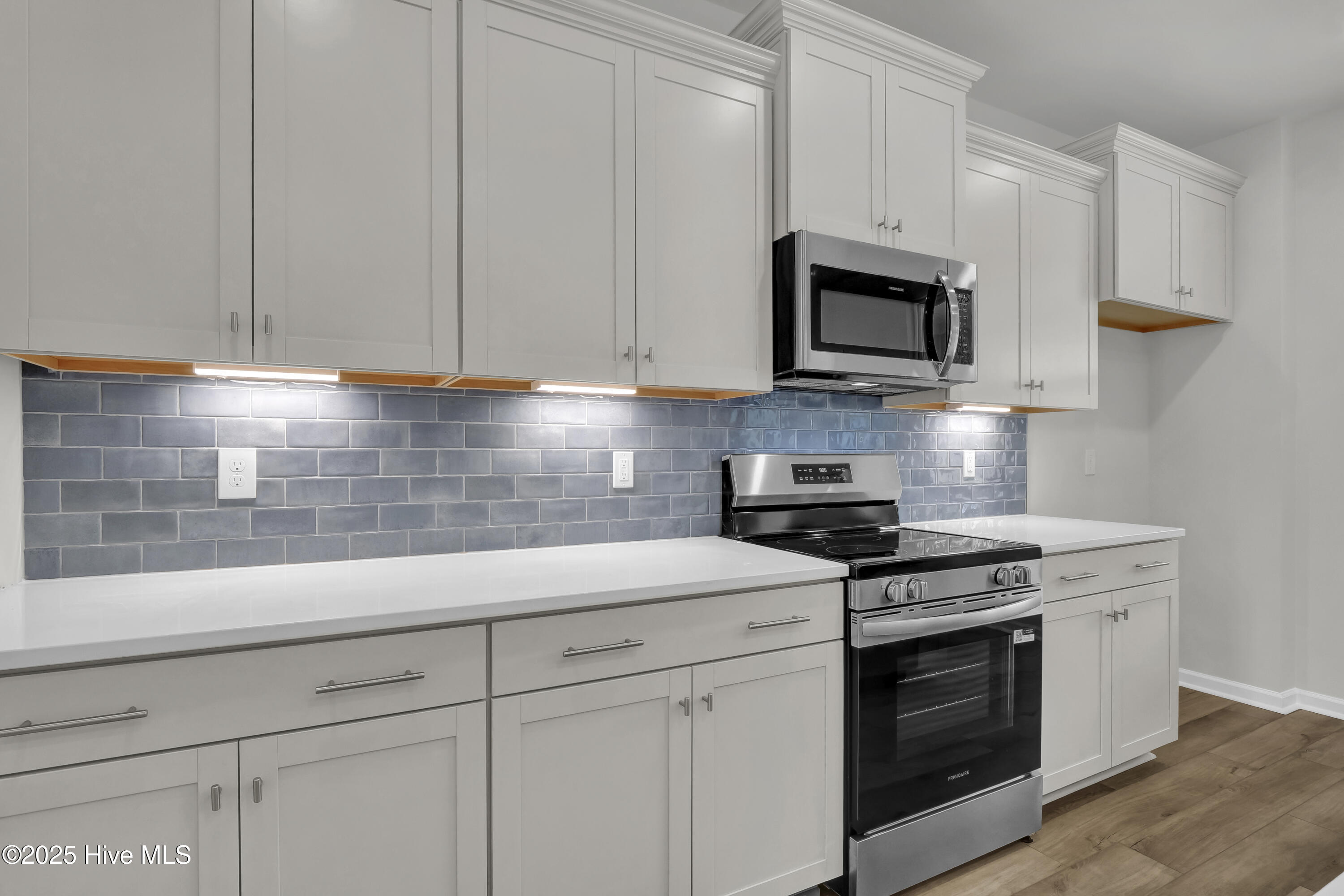 100490370 | Photo 12