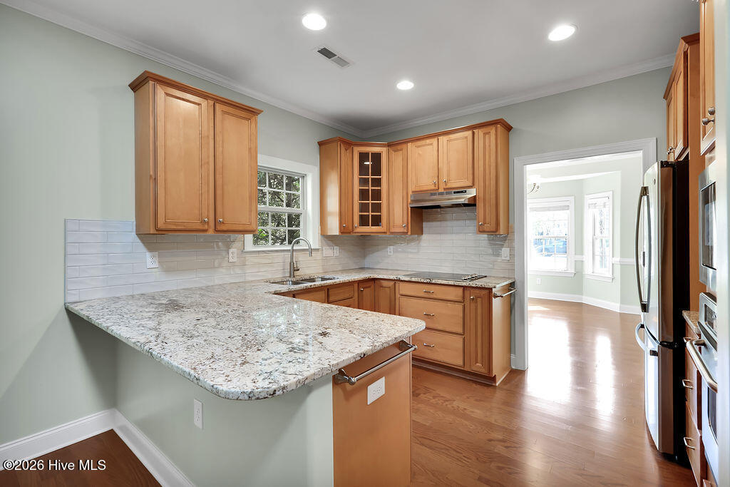 100548376 | Photo 13