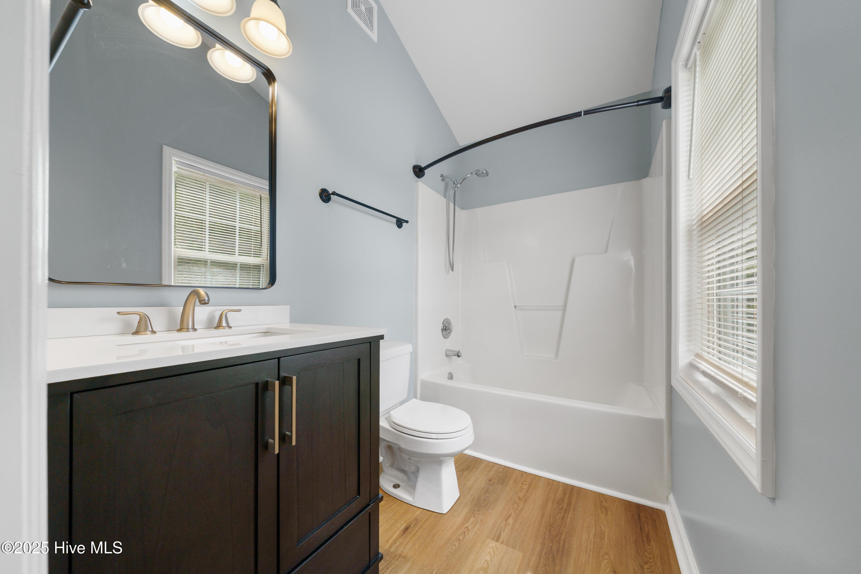 100531381 | Photo 23