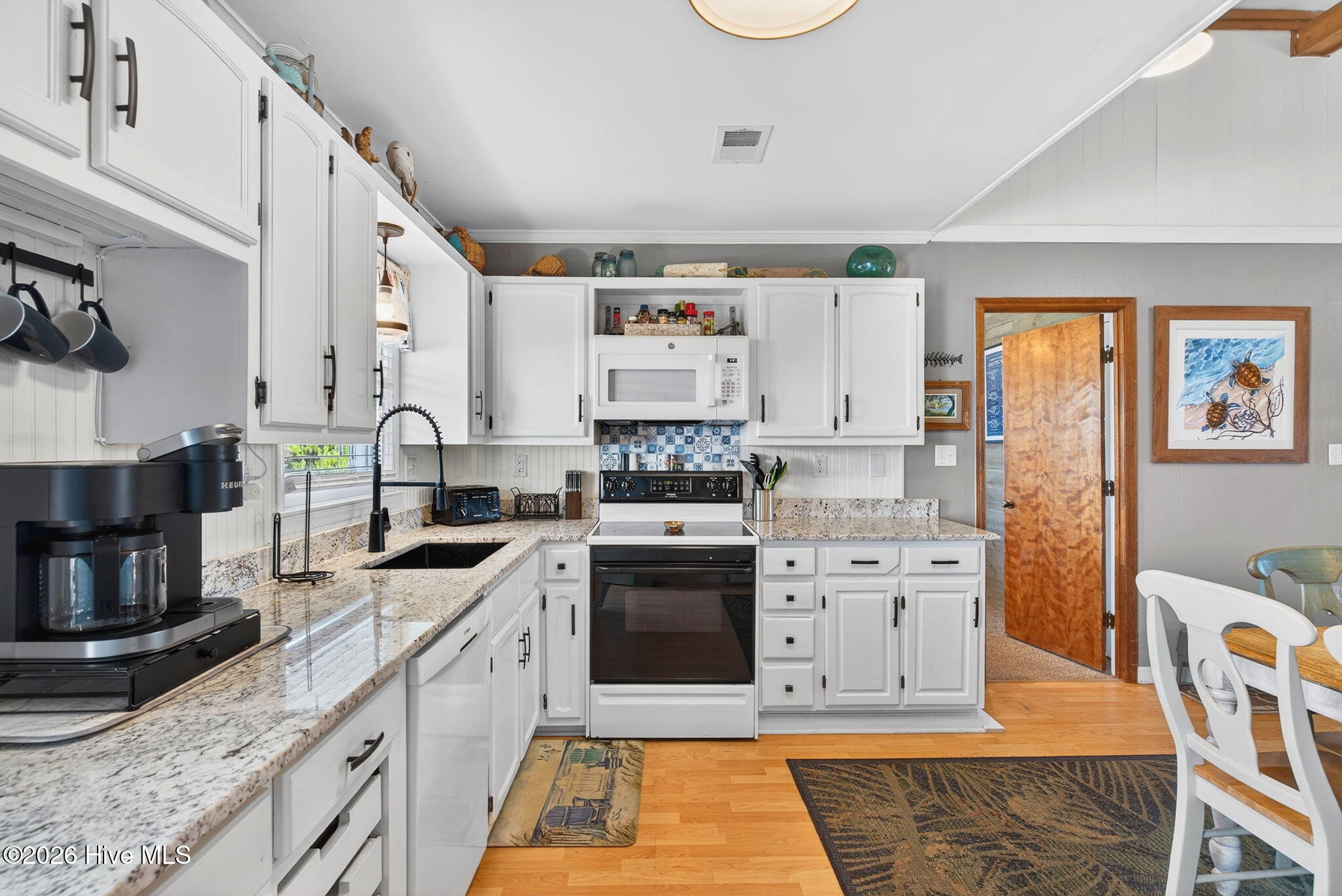 100554629 | Photo 18