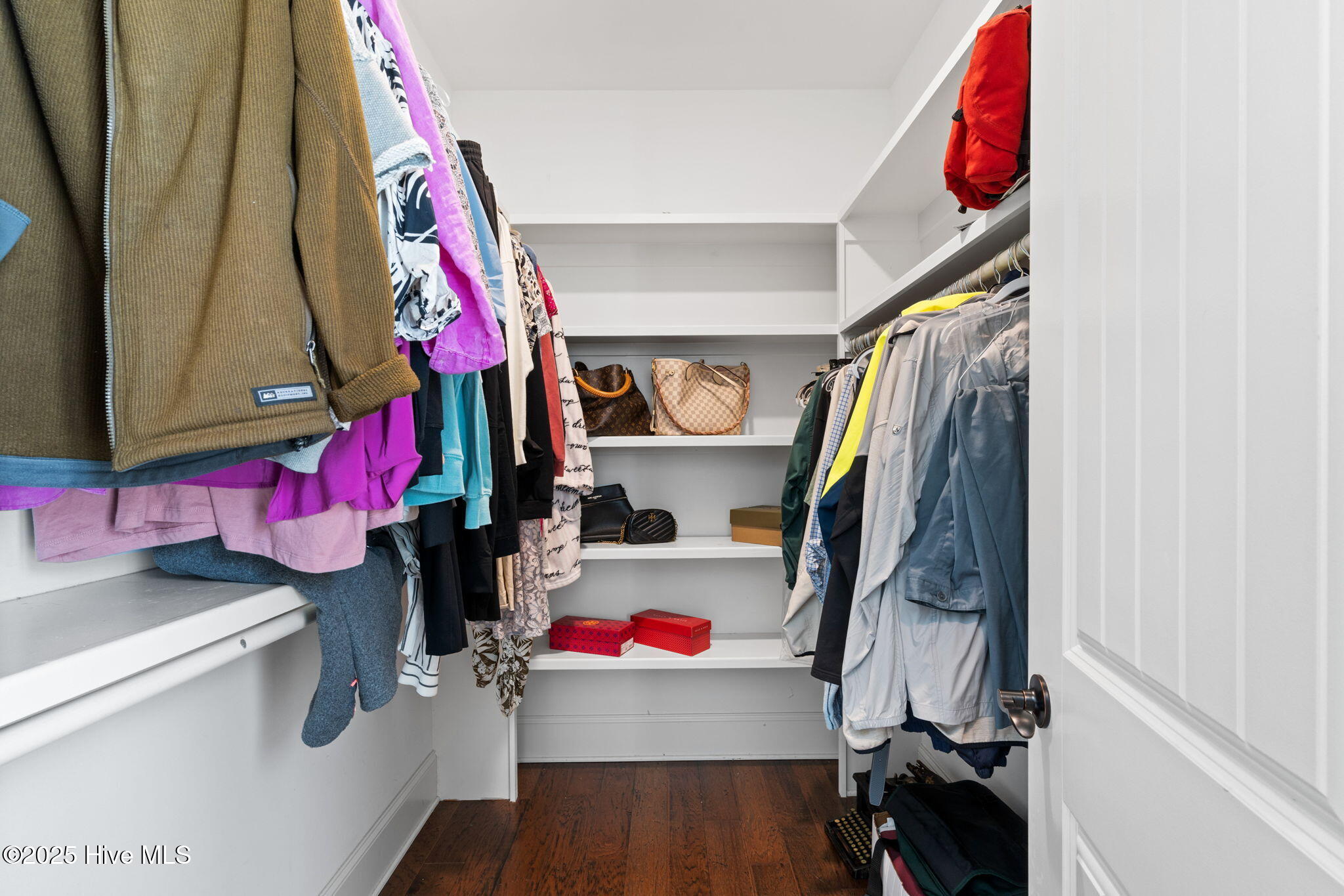 100536977 | Photo 26