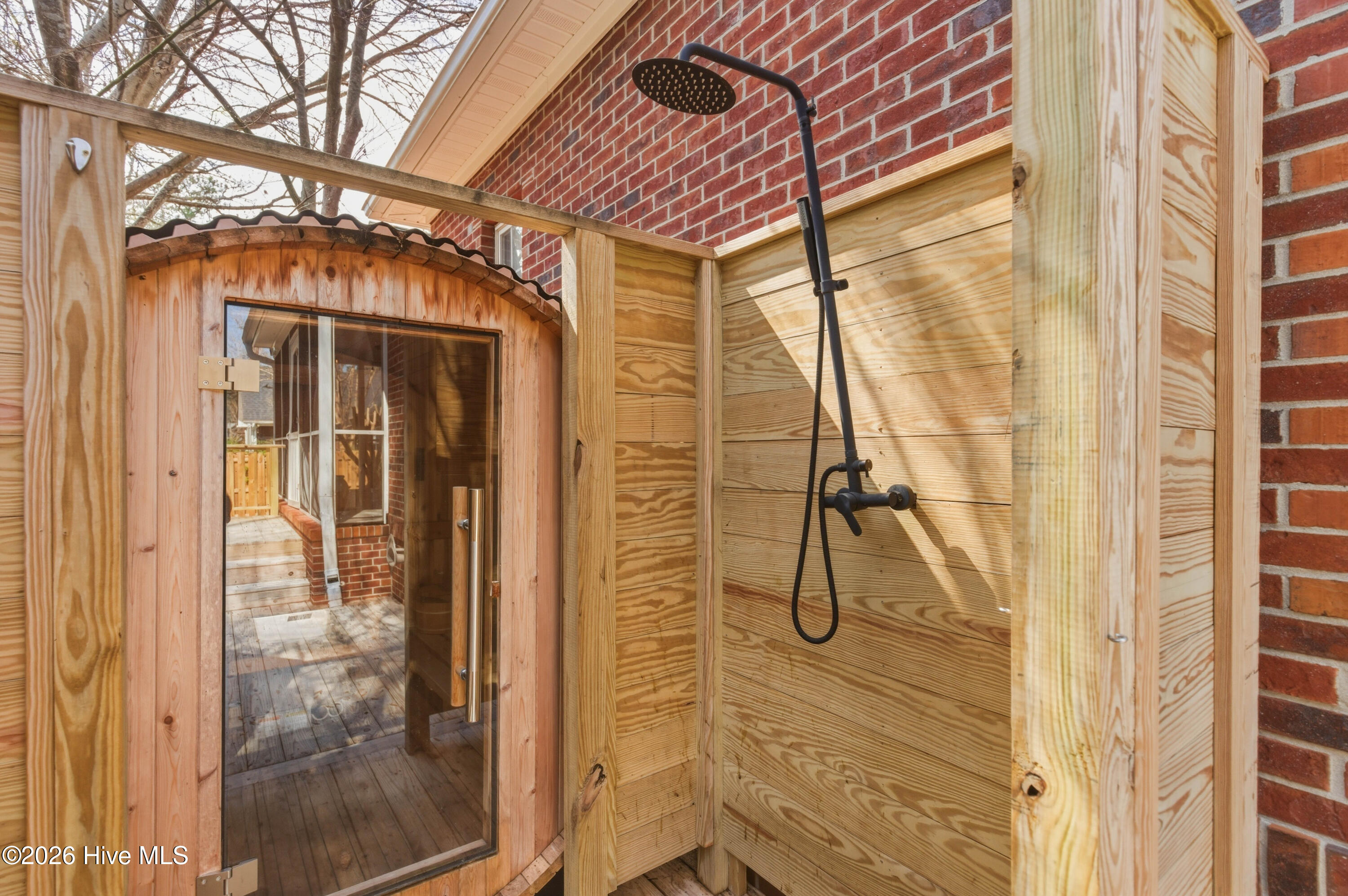 100560916 | Photo 75