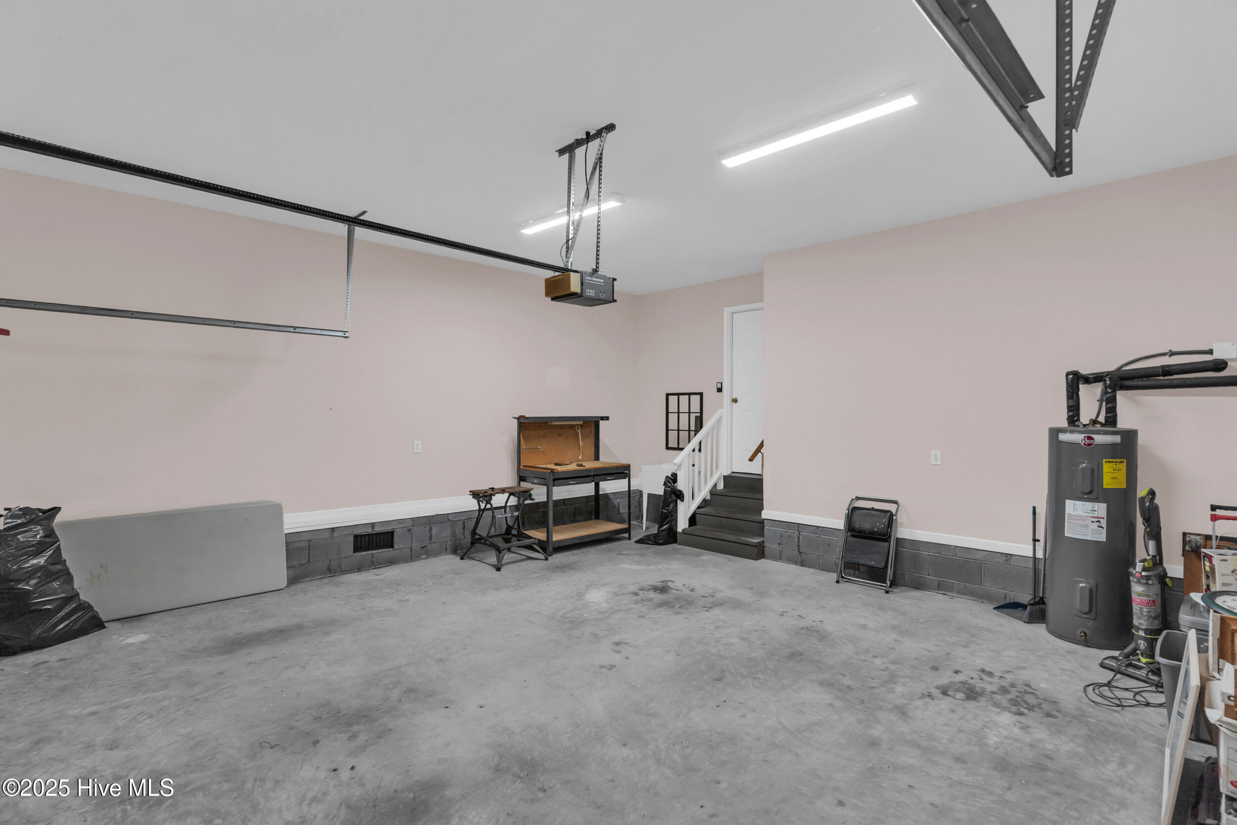 100540480 | Photo 36