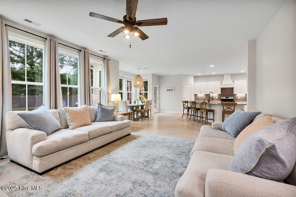 100536880 | Photo 21