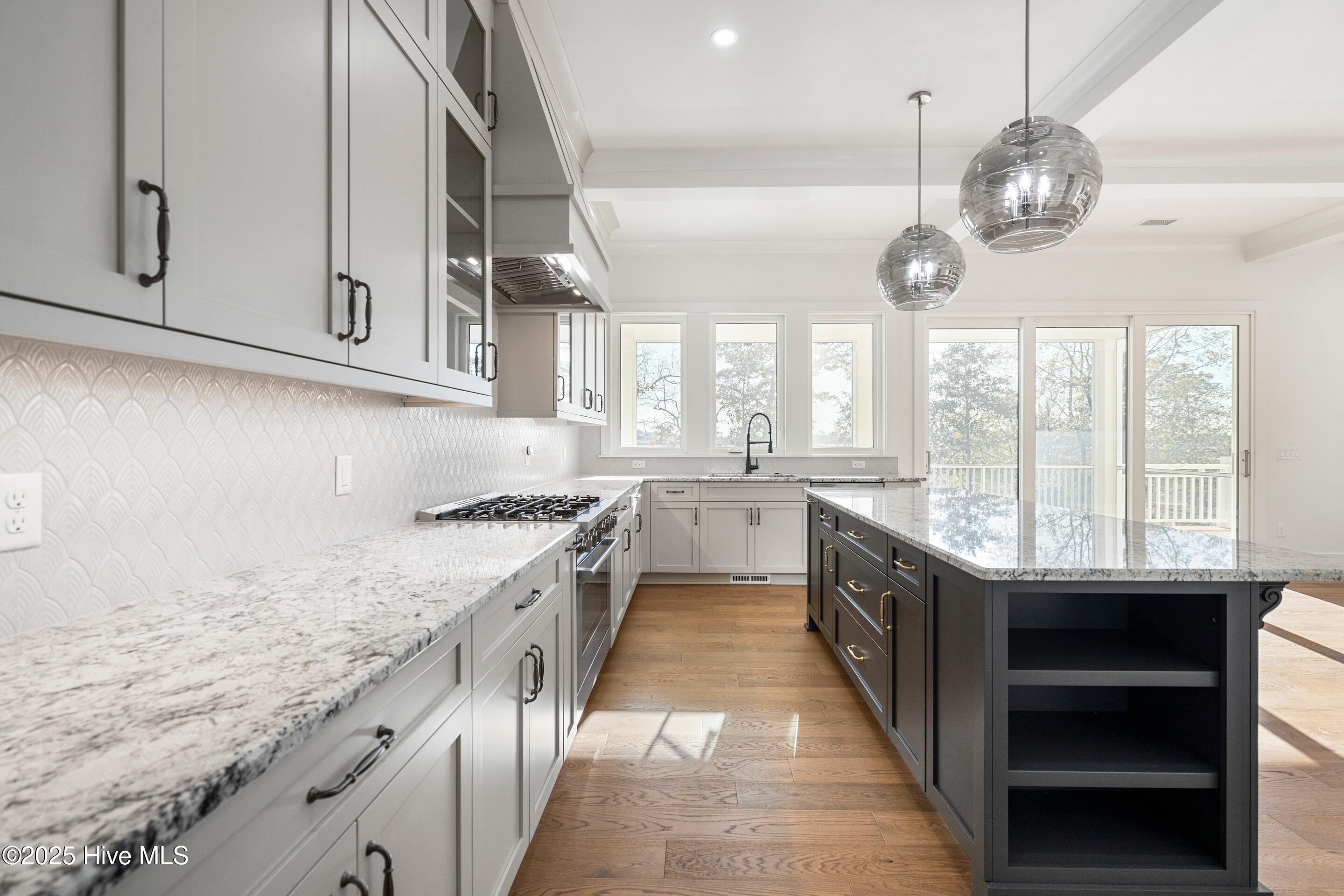 100545730 | Photo 36