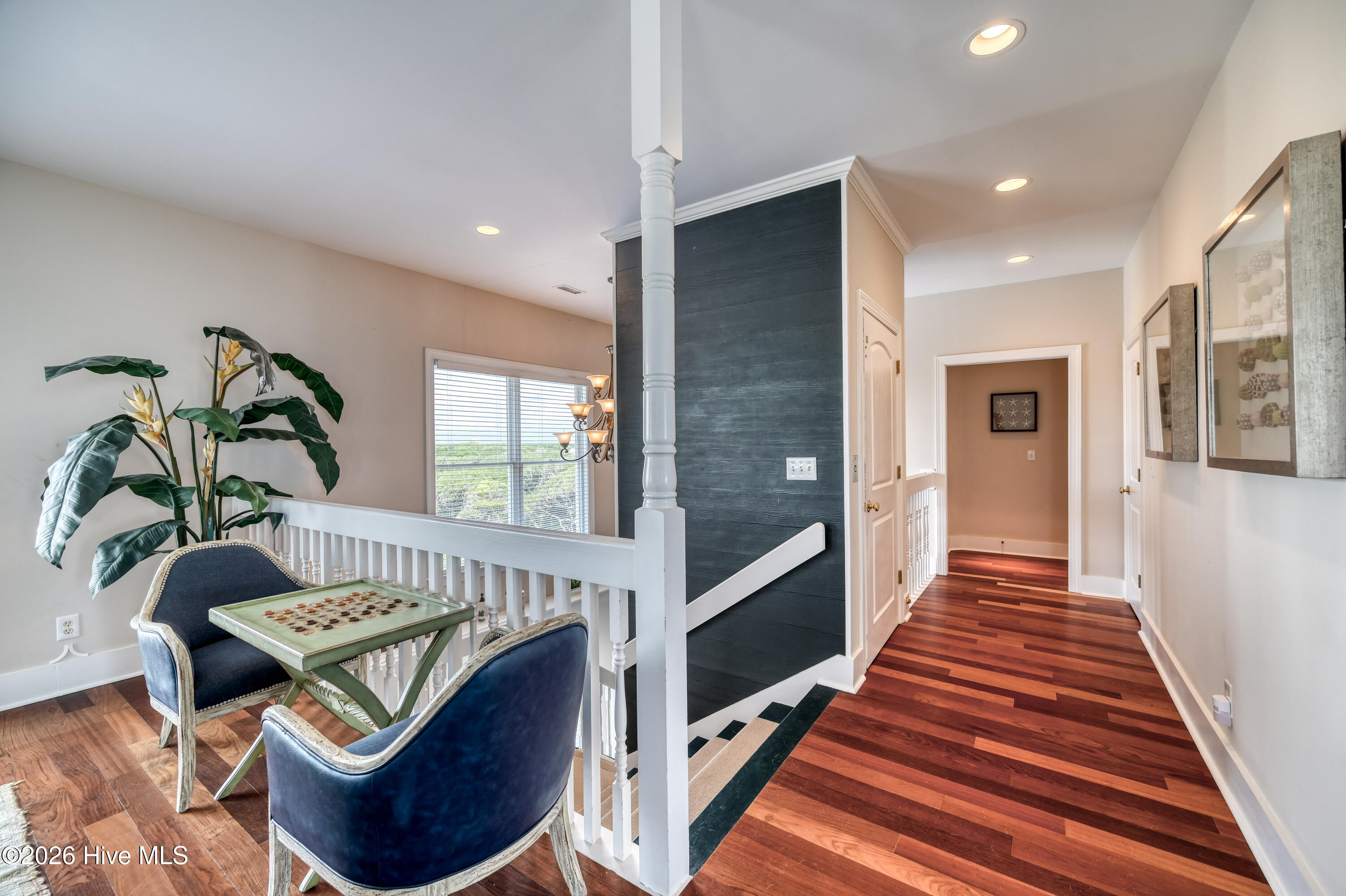 100567978 | Photo 22