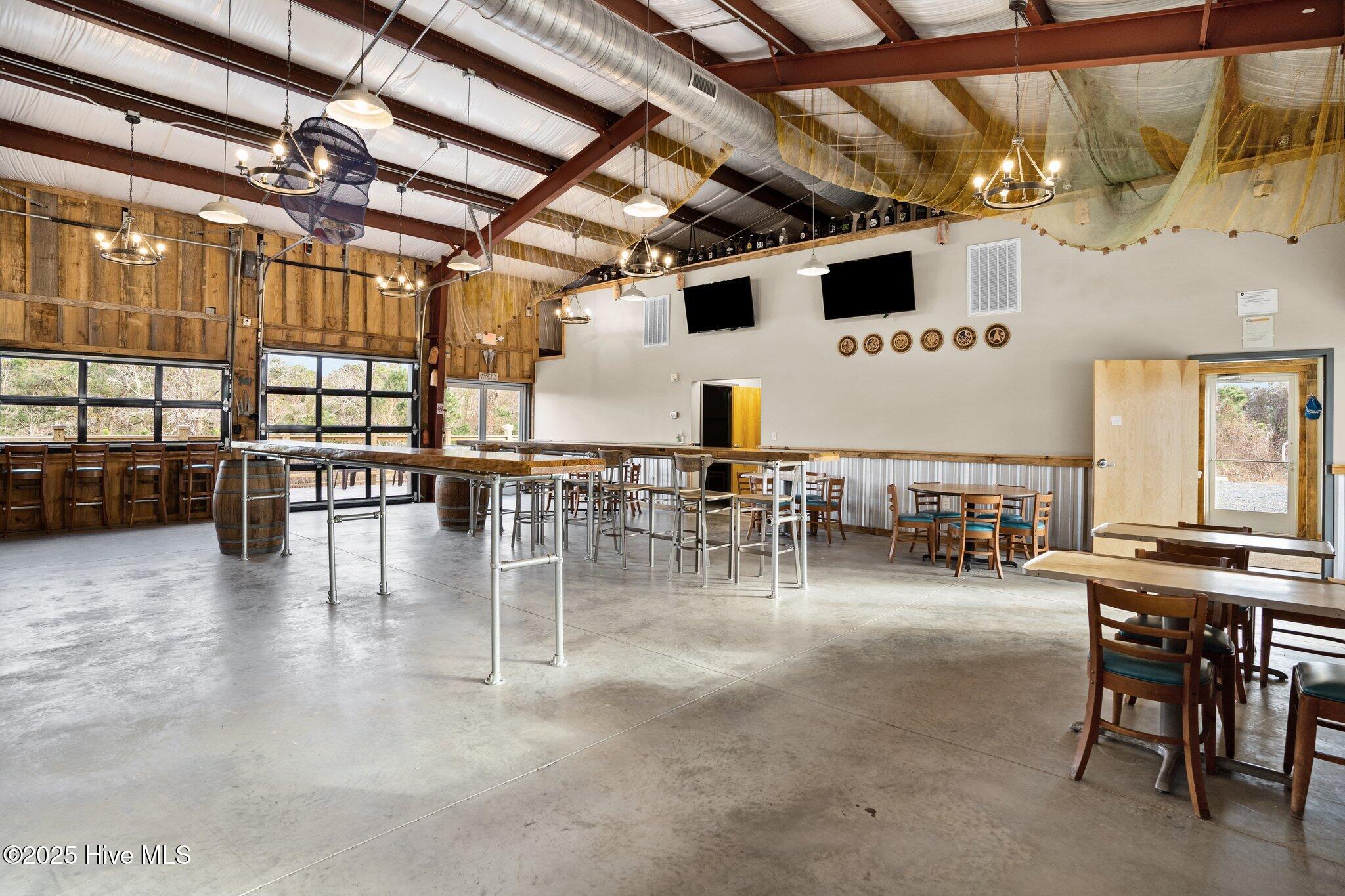 100545245 | Photo 16