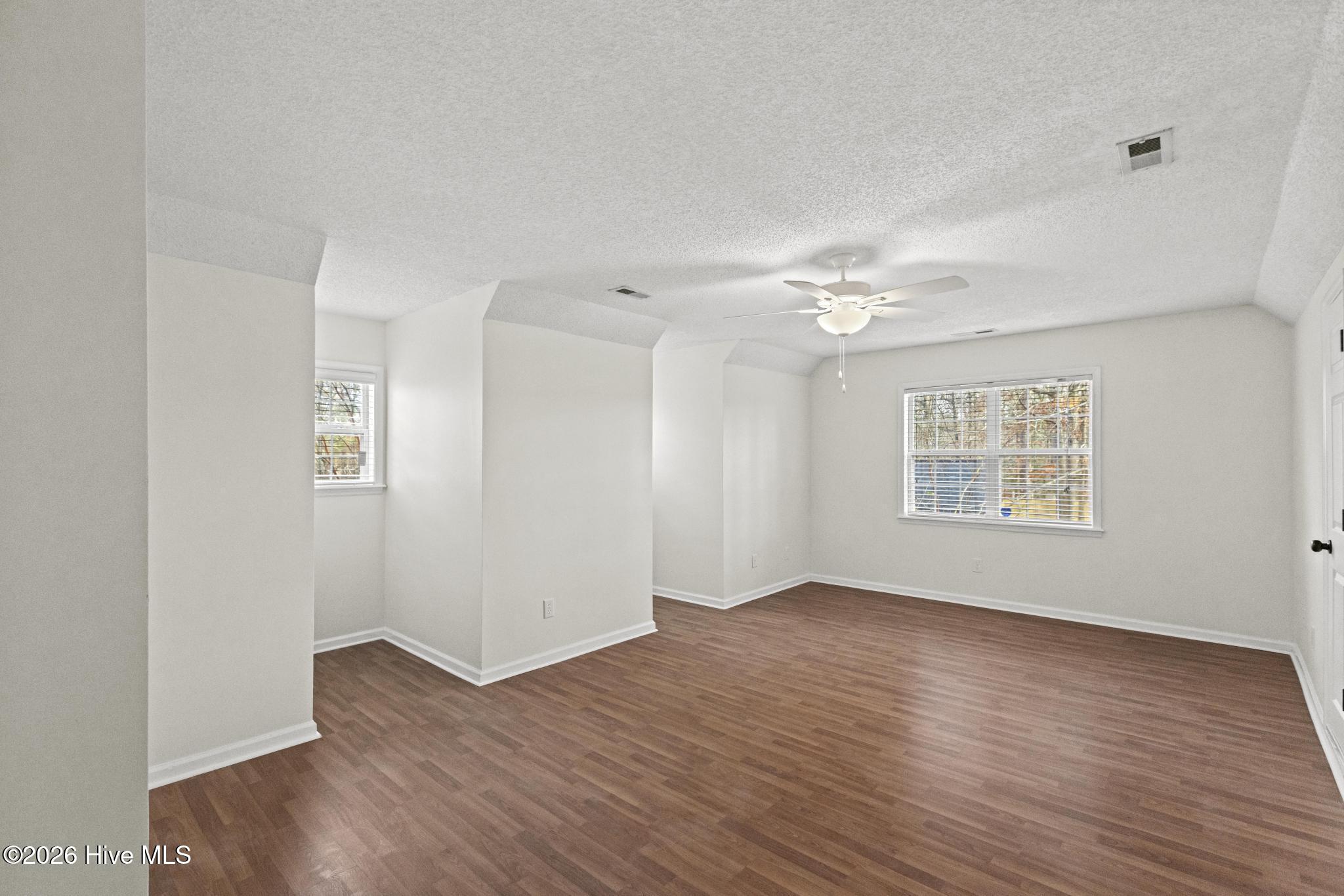 100548531 | Photo 34