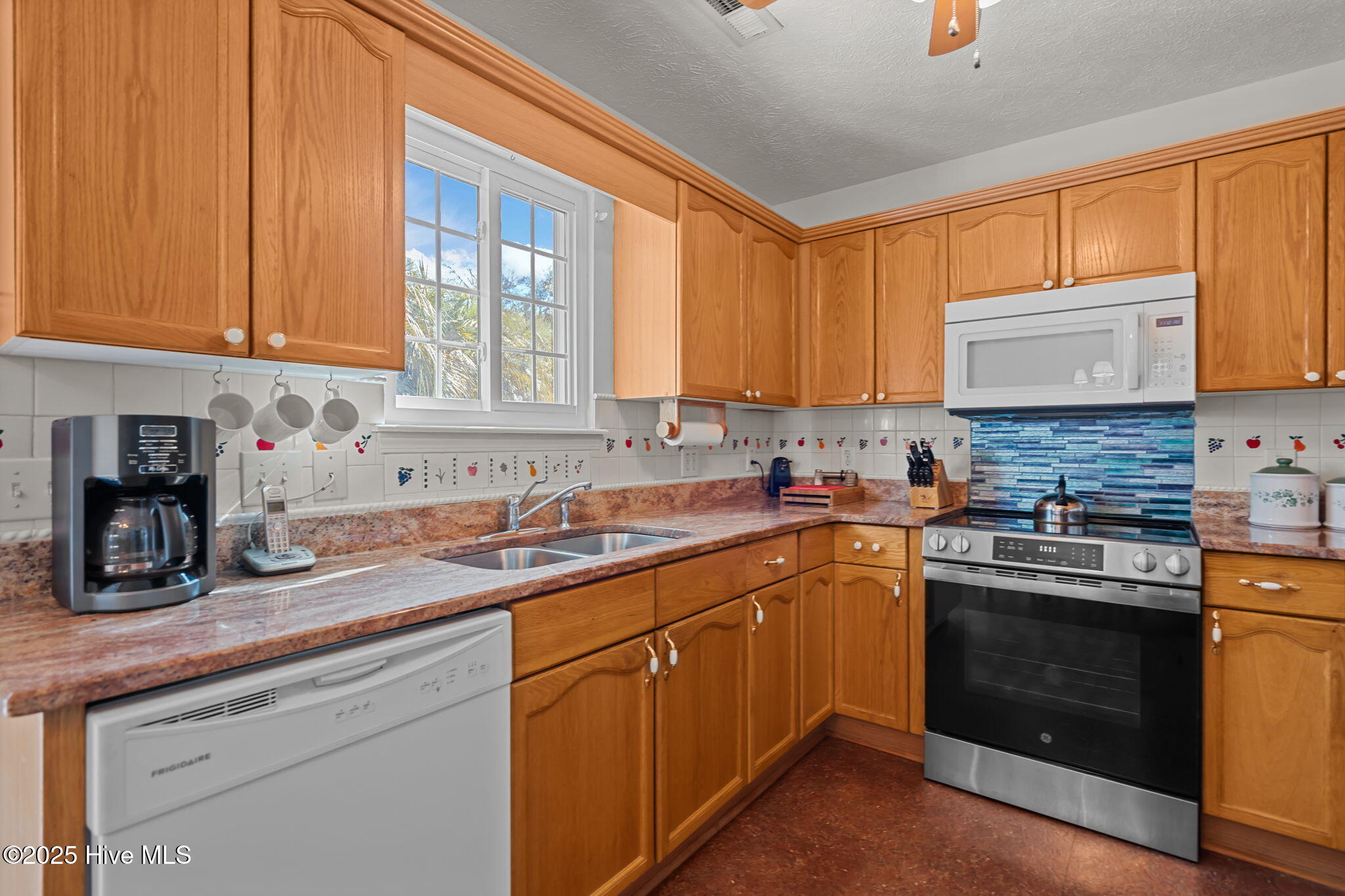 118 NE 31st Street, Oak Island, NC 28465 – photo 18: 21-web-or-mls-DSC02683