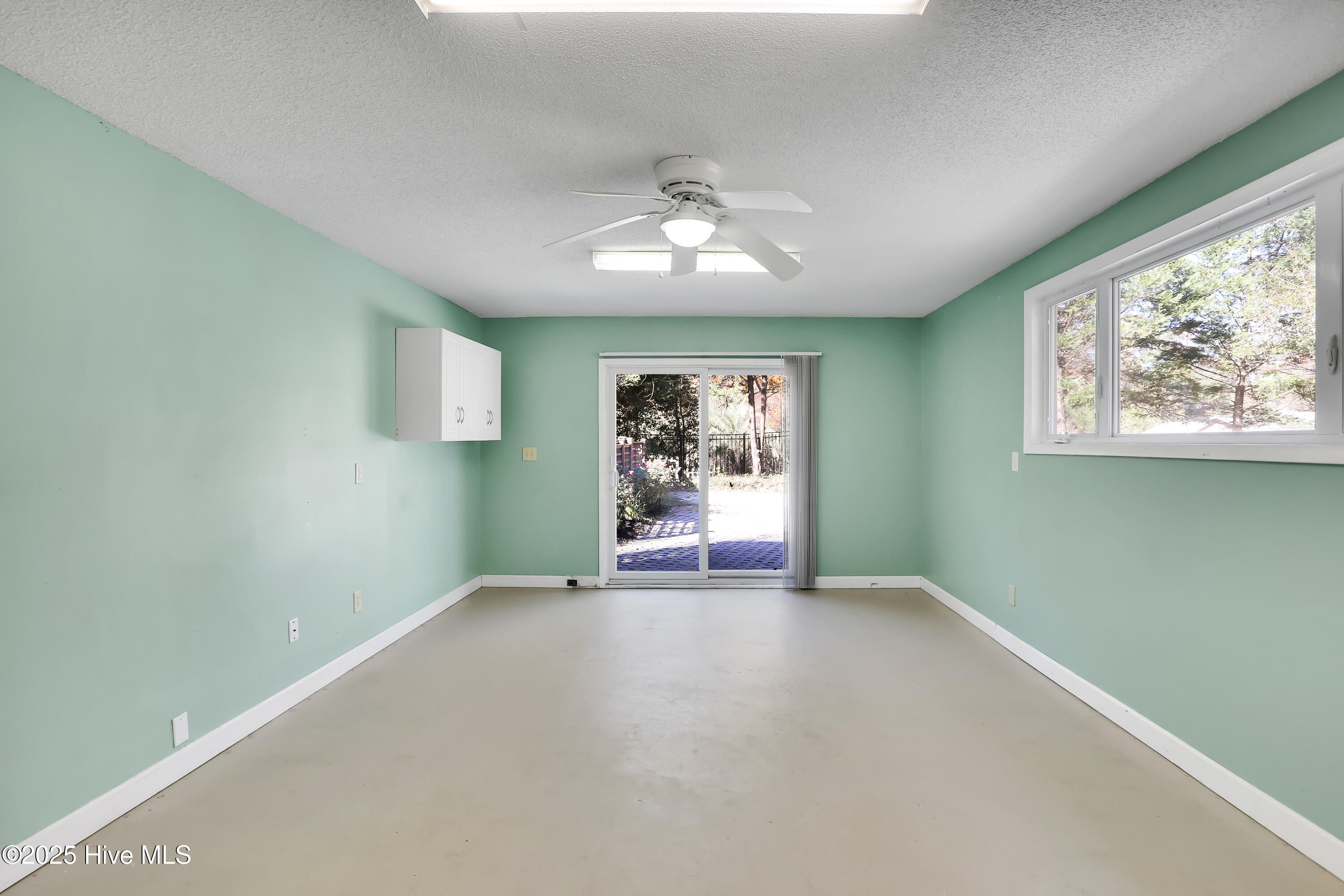 100543025 | Photo 42