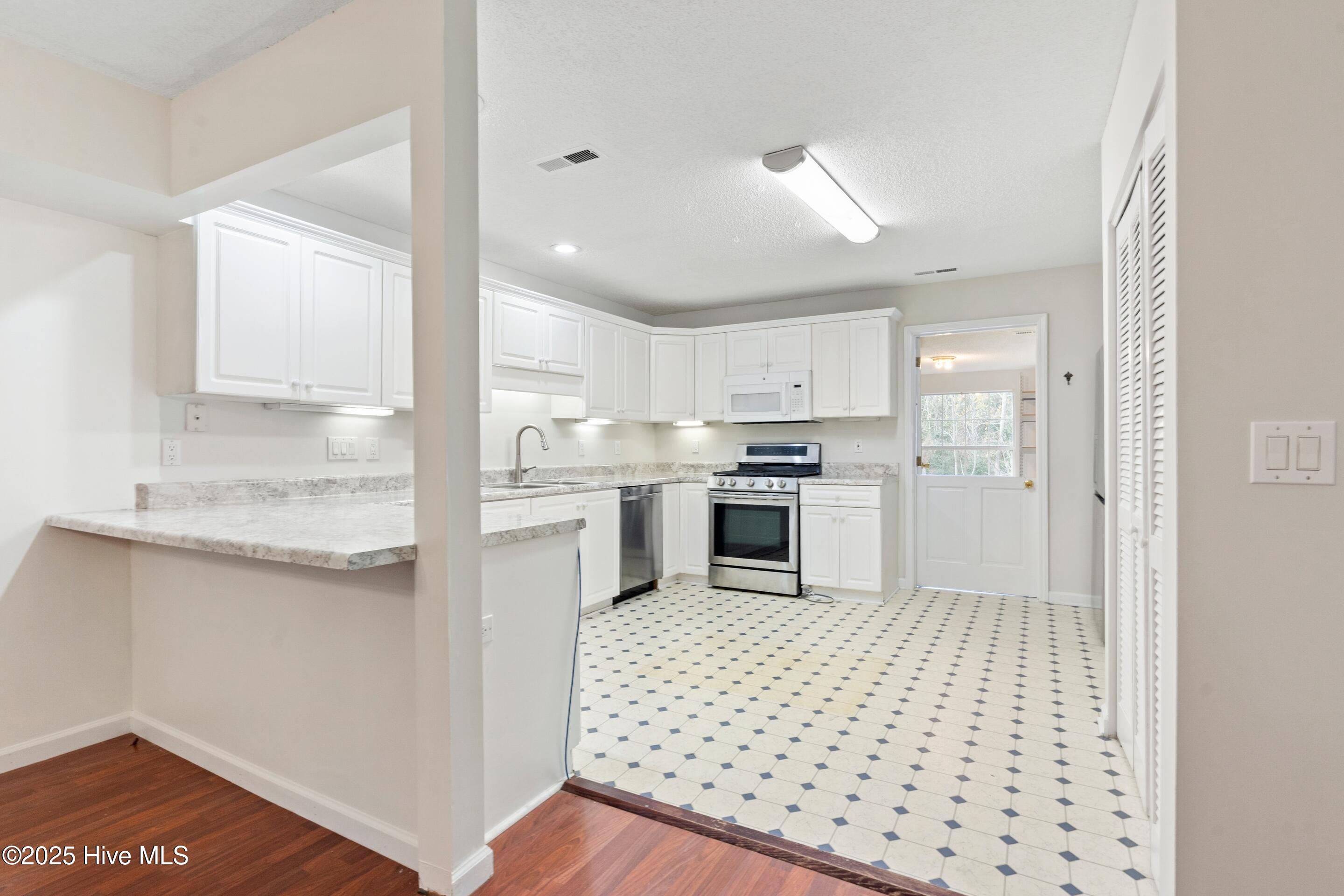 100522461 | Photo 17