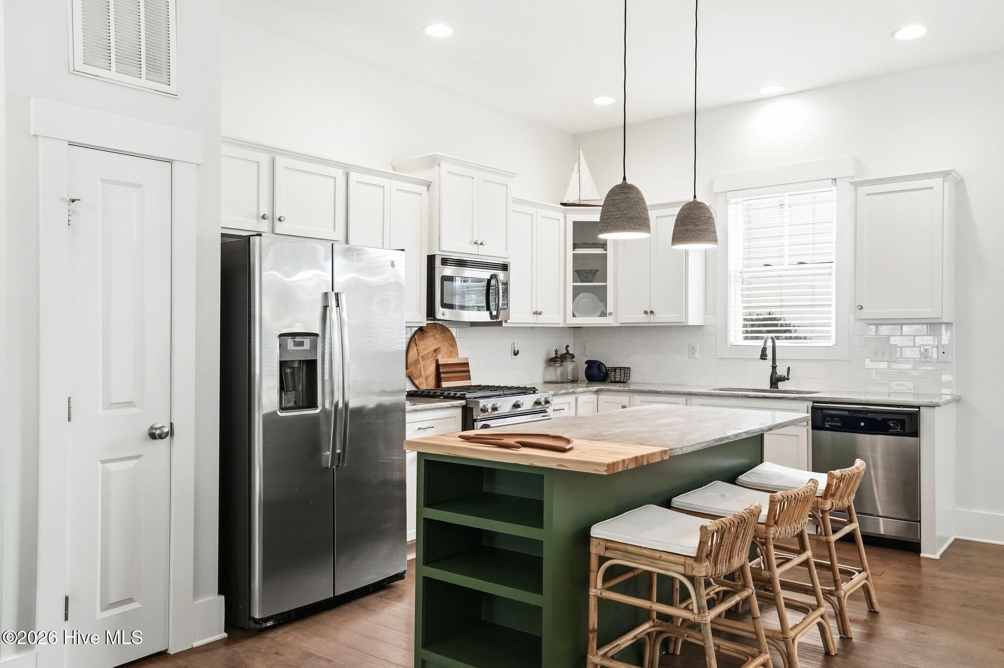 100565220 | Photo 20