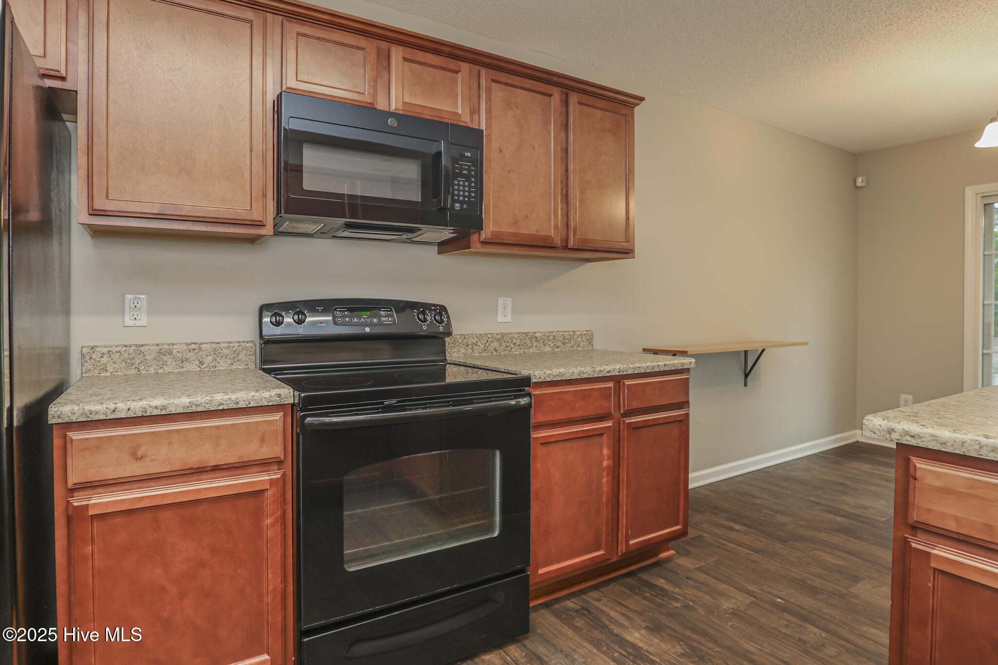 100536070 | Photo 17