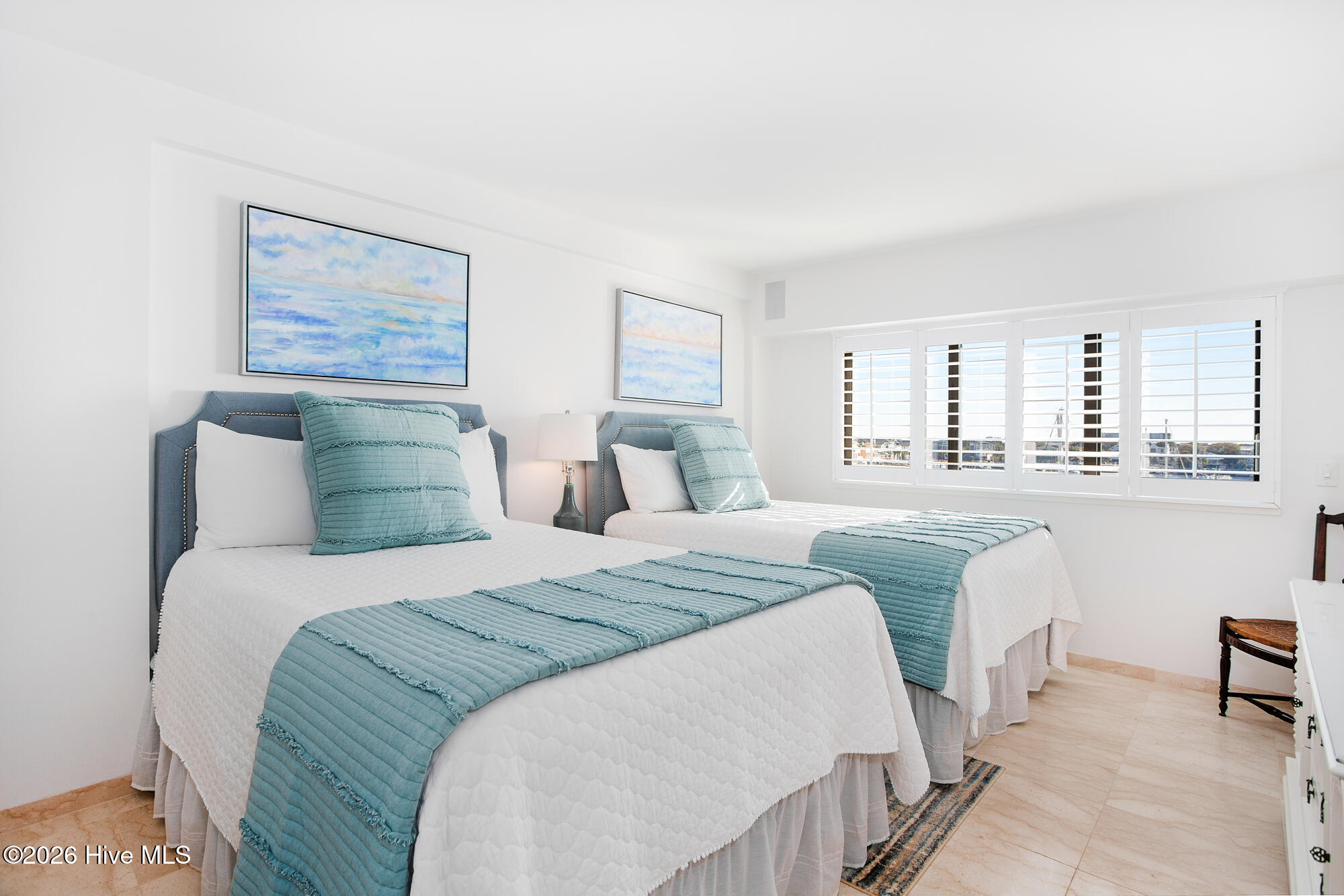 100557997 | Photo 21