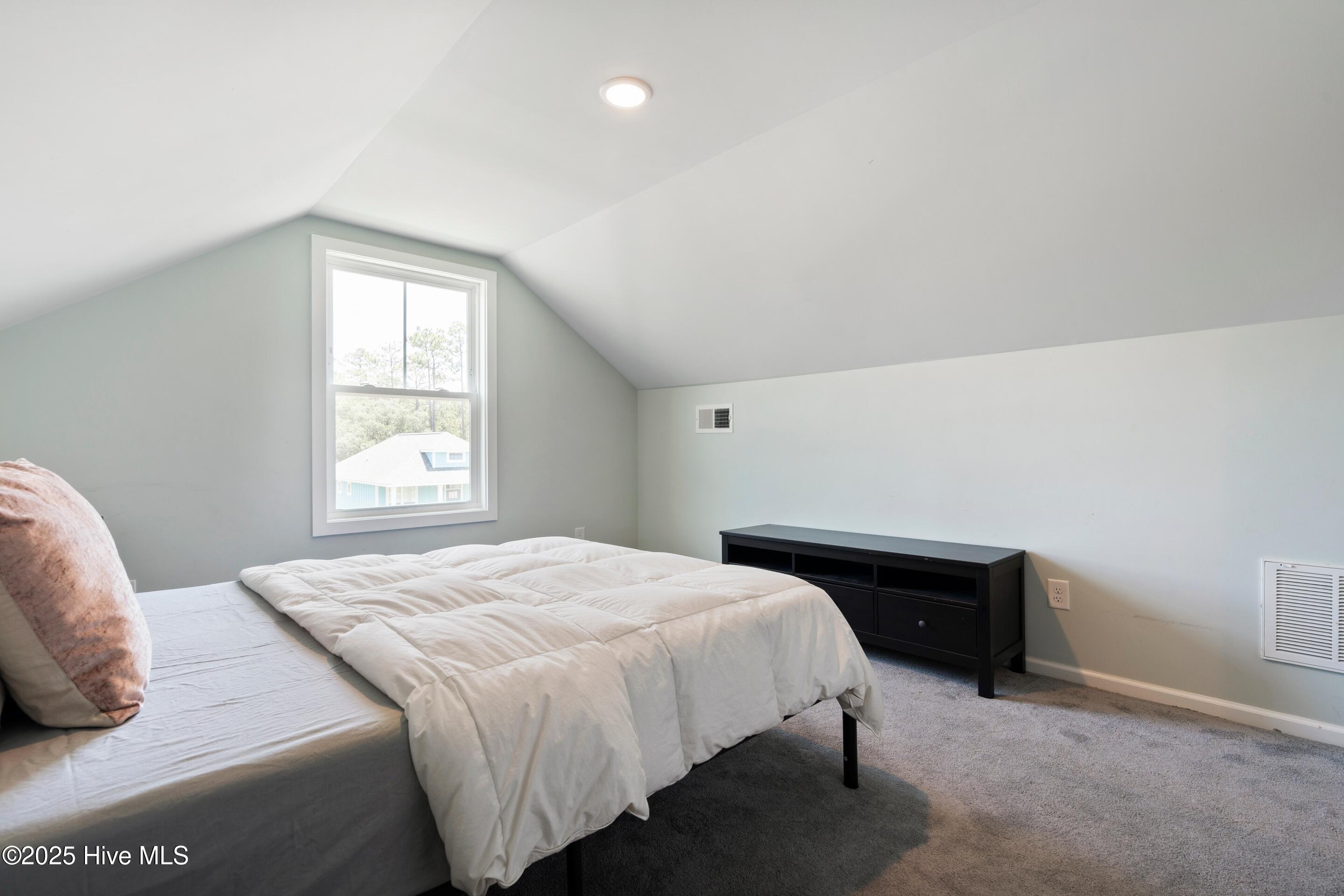 100567642 | Photo 41