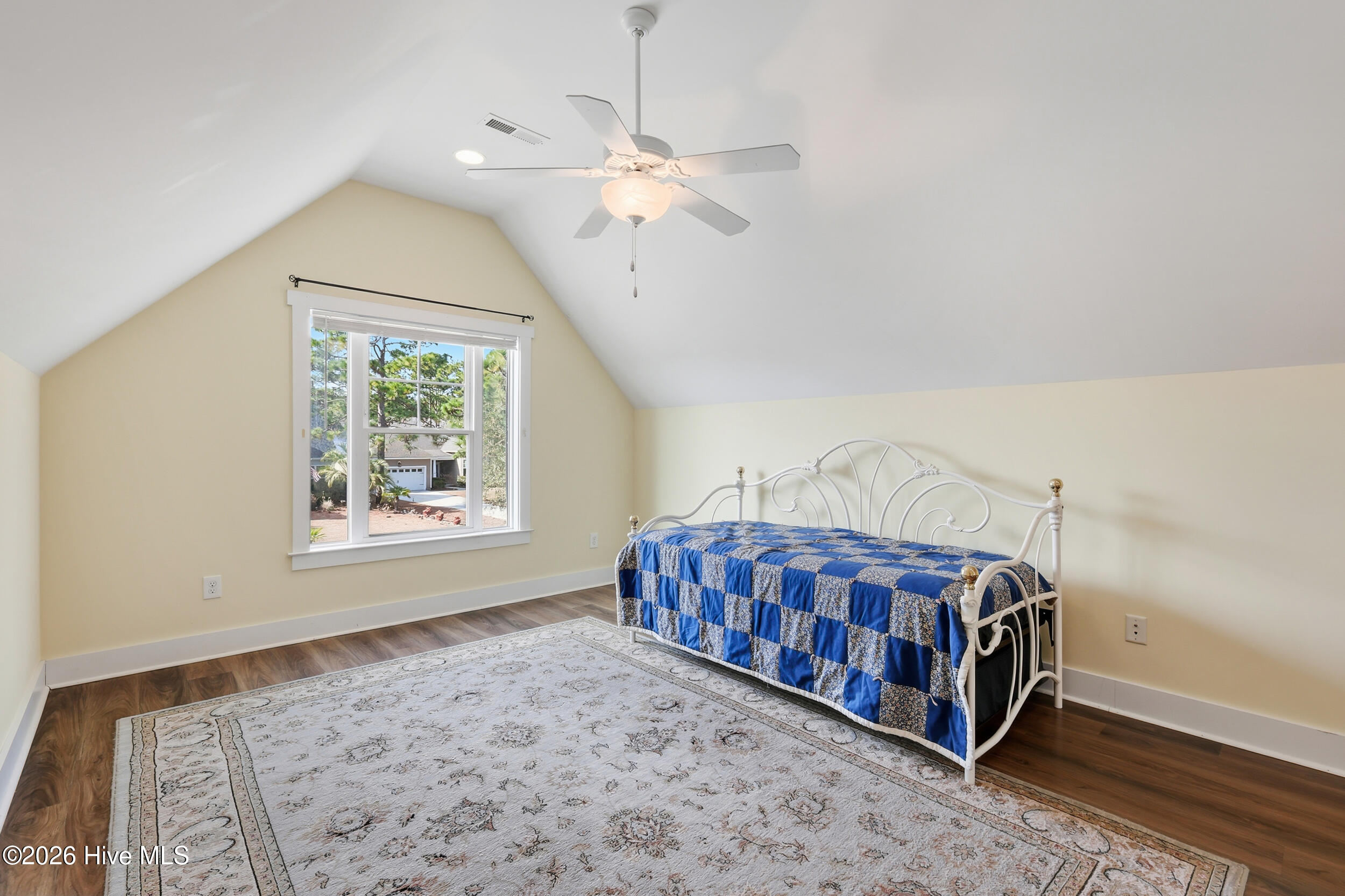 100550735 | Photo 25