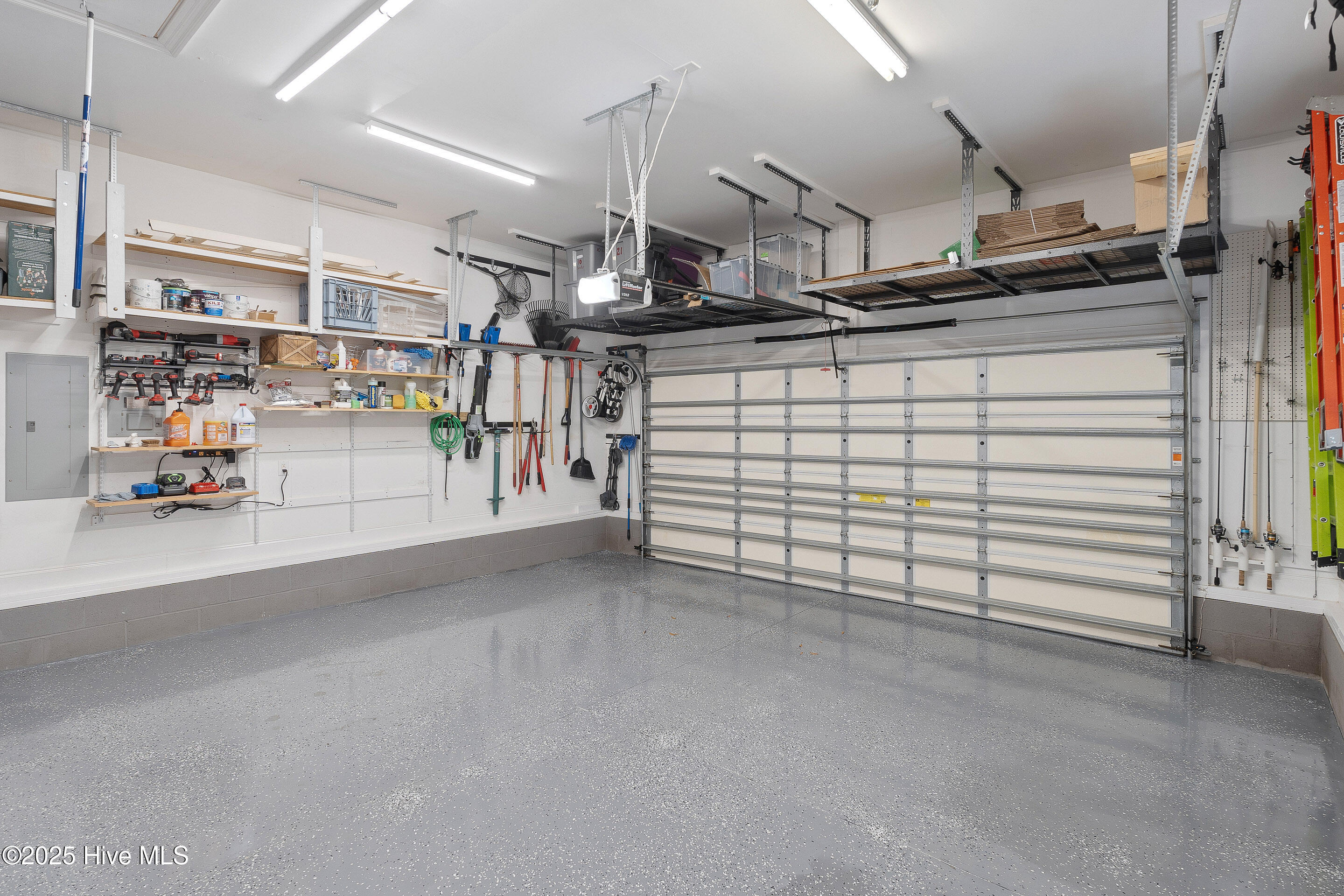 100520263 | Photo 34