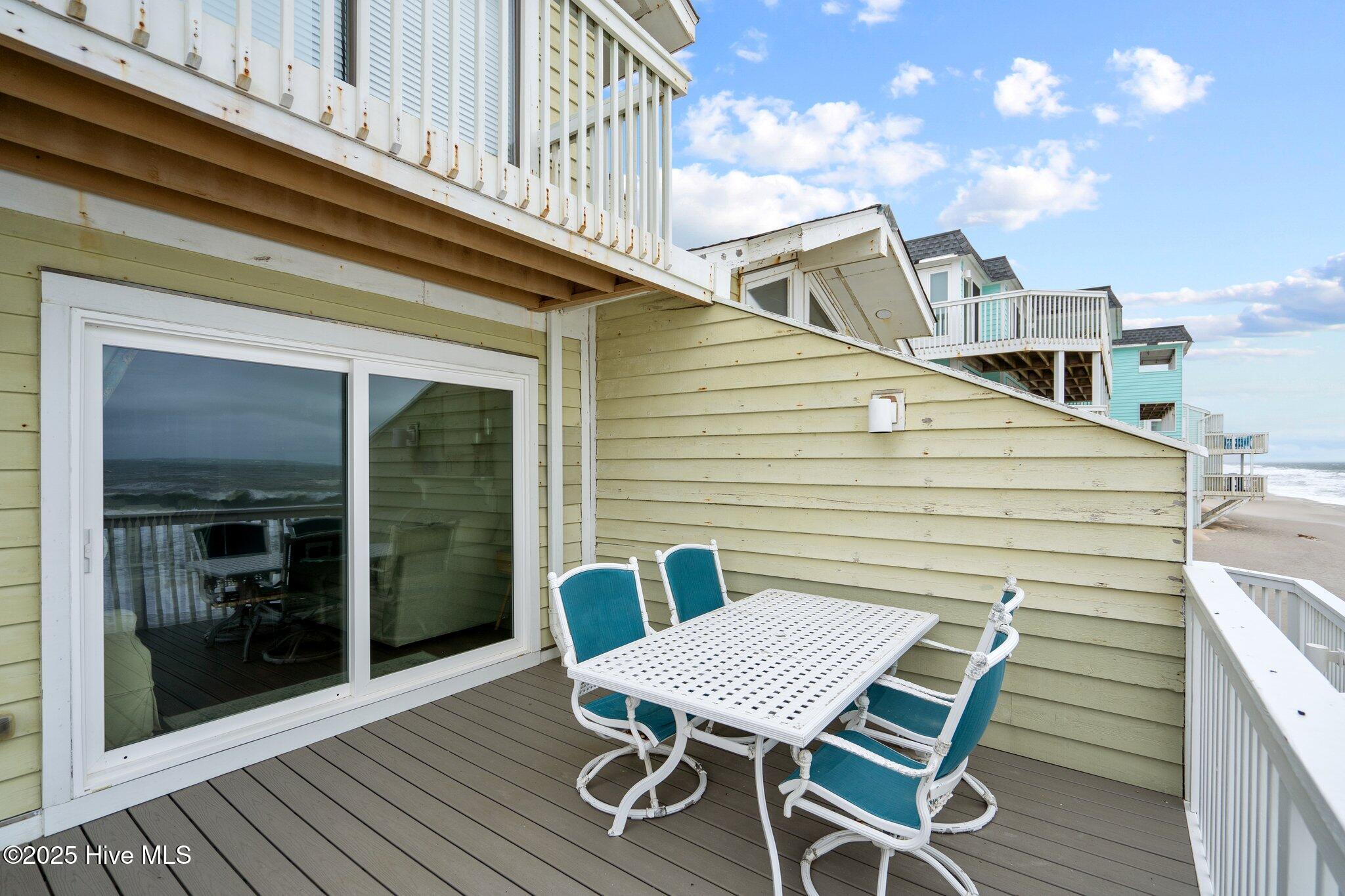 100564100 | Photo 50