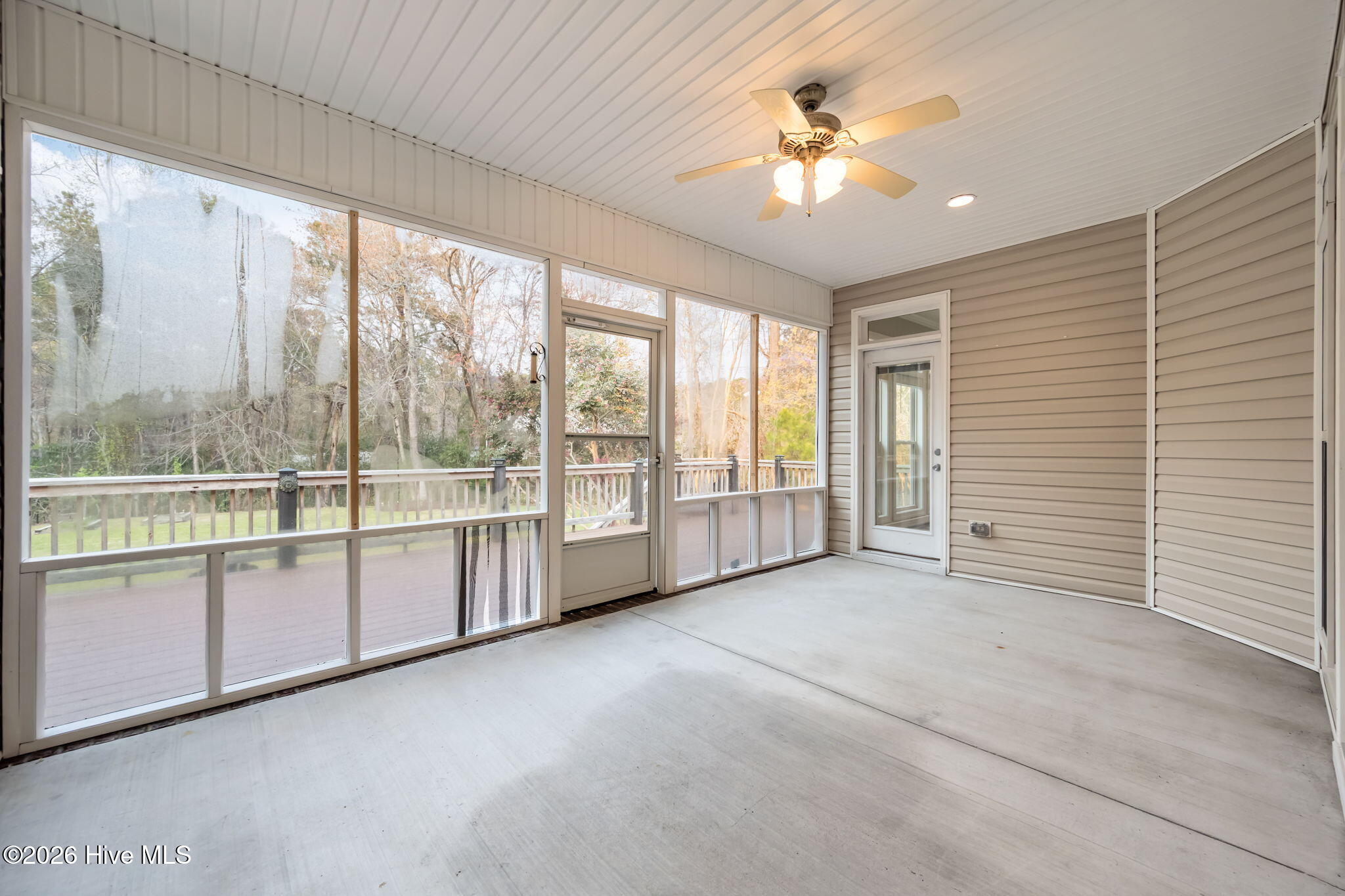 100562533 | Photo 25