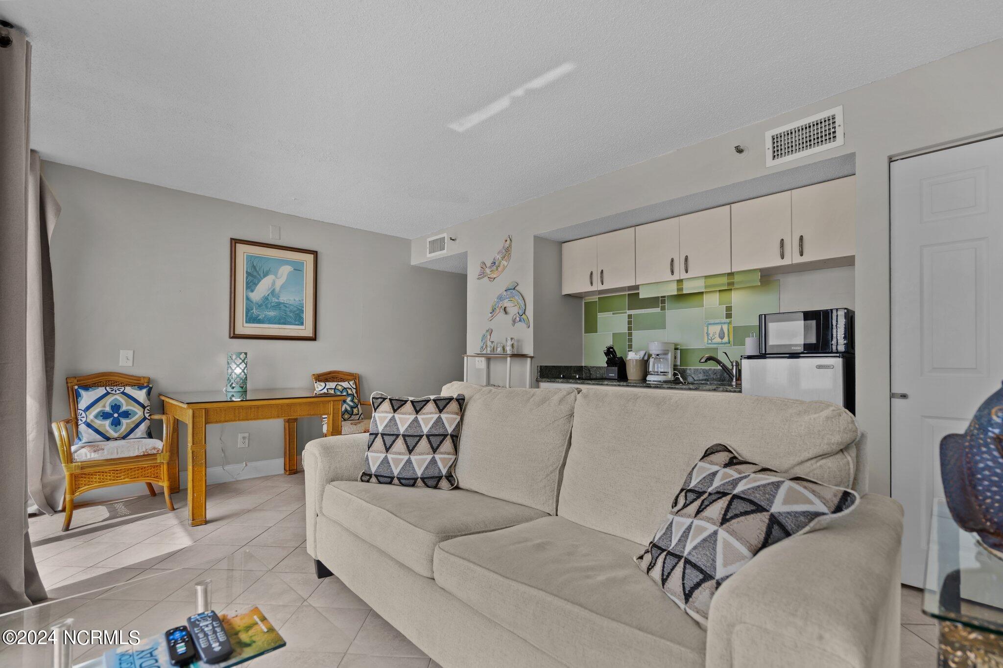 100531312 | Photo 18