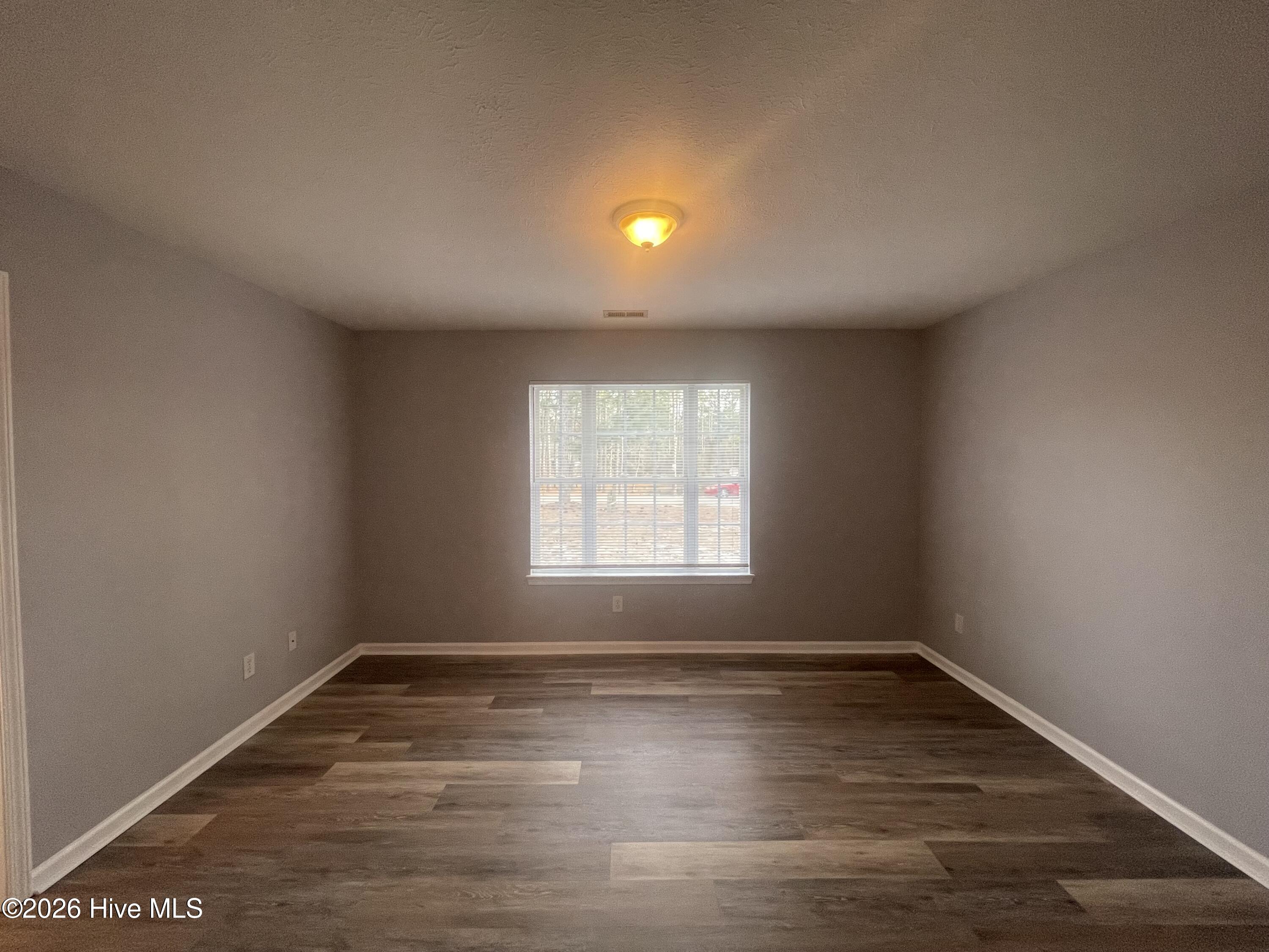 100548174 | Photo 12