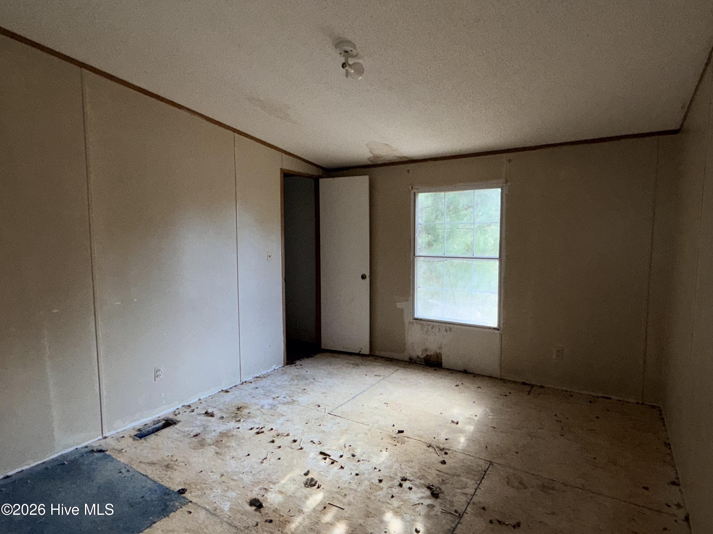 100548308 | Photo 11